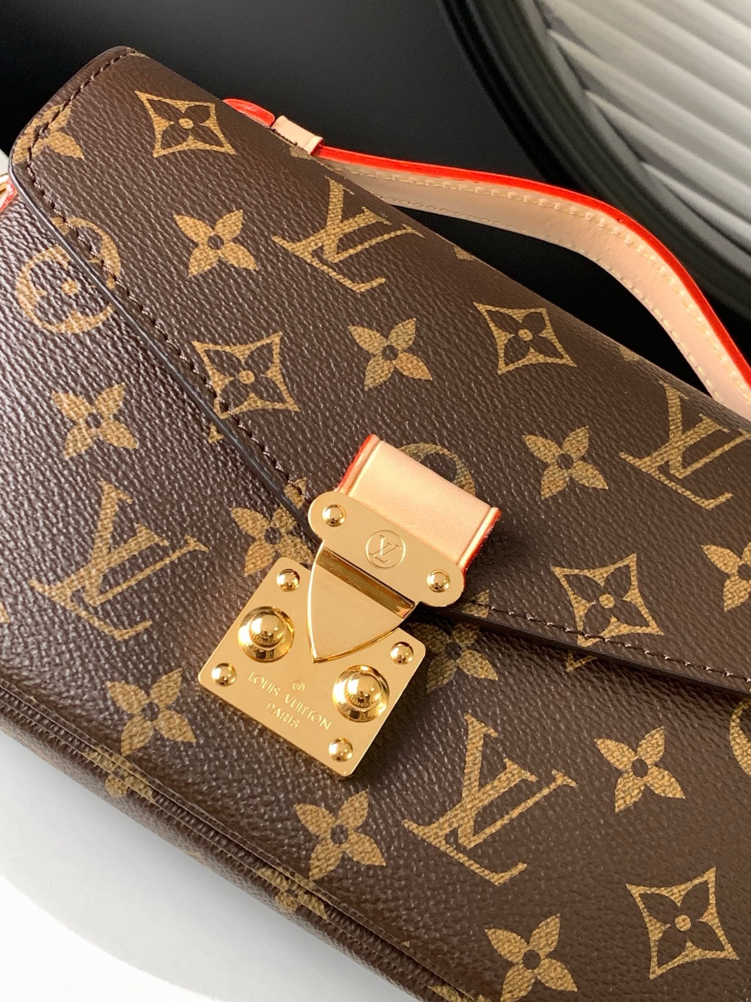 L0vis Vvtt0n M46279 Pochette Métis East West