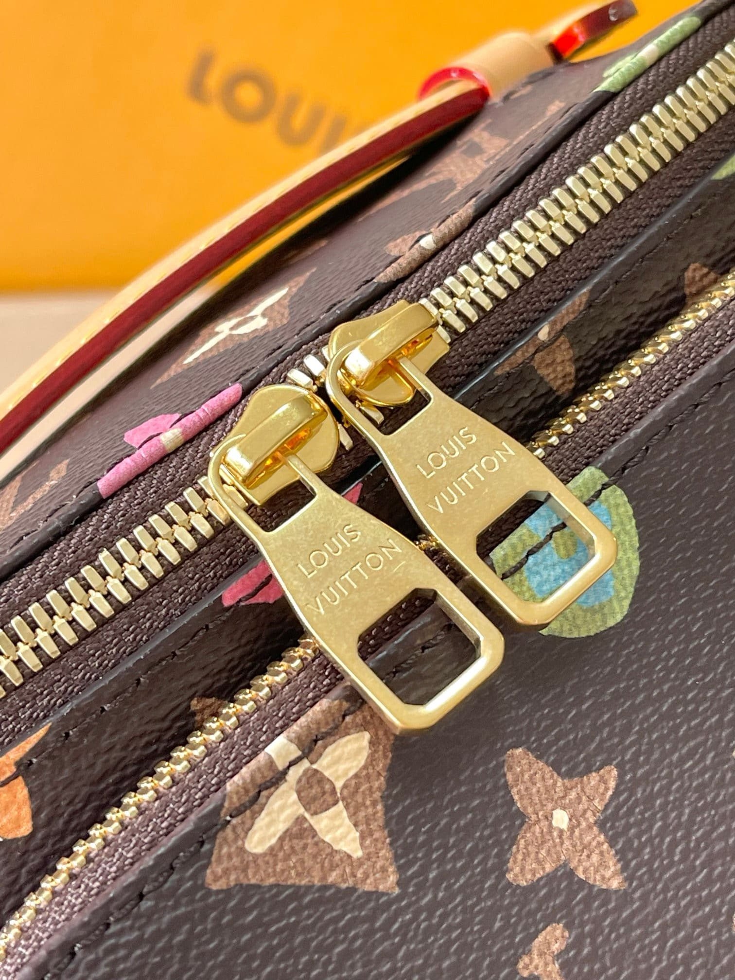 L0vis Vvtt0n M24858 Rush Bumbag