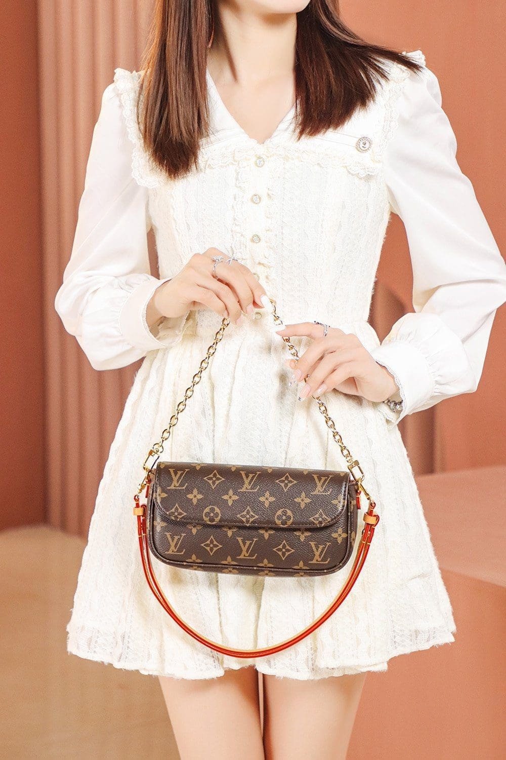 L0vis Vvtt0n Wallet on Chain Ivy Monogram M81911