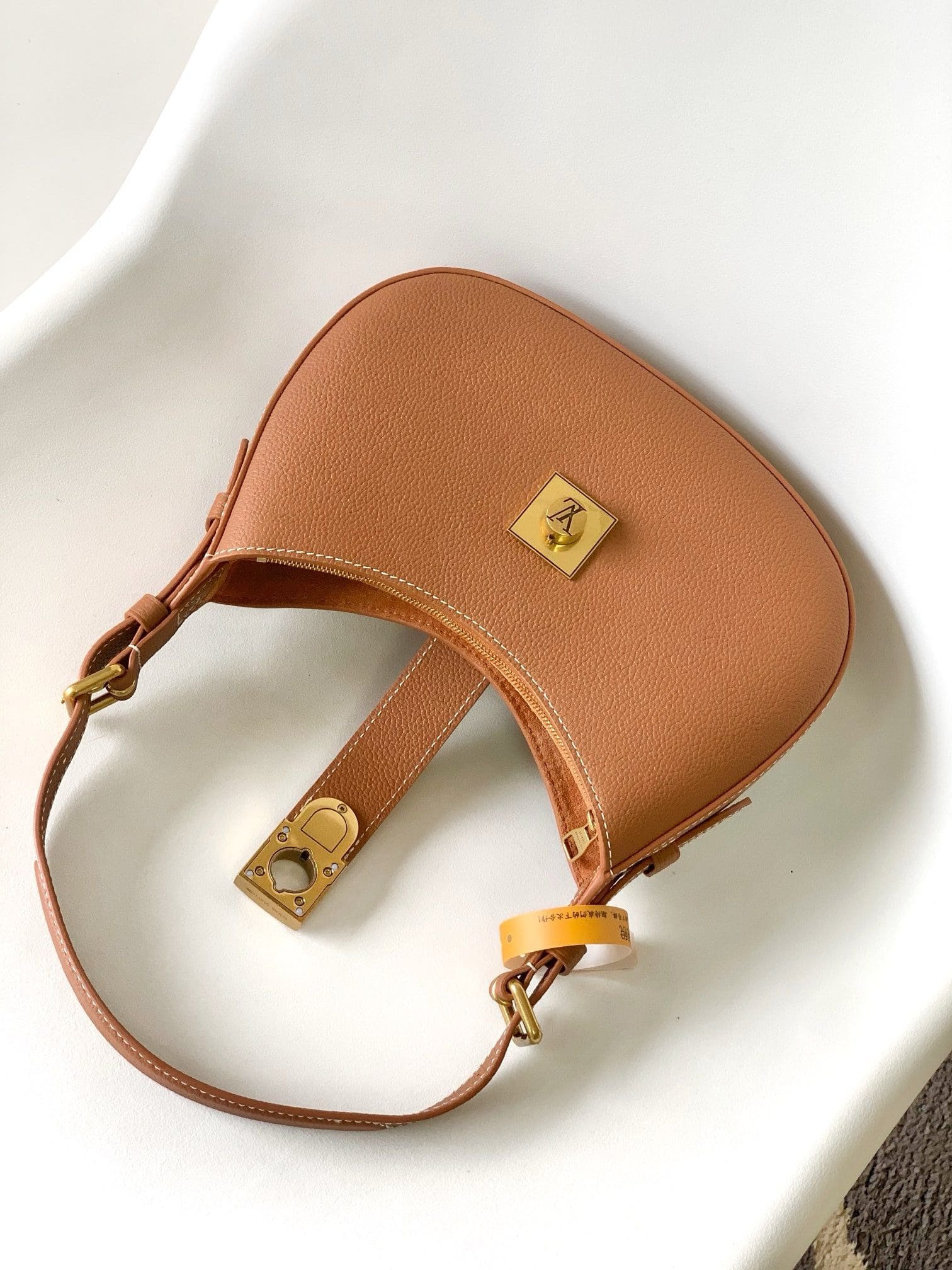 L0vis Vvtt0n M24885 Low Key Shoulder Bag