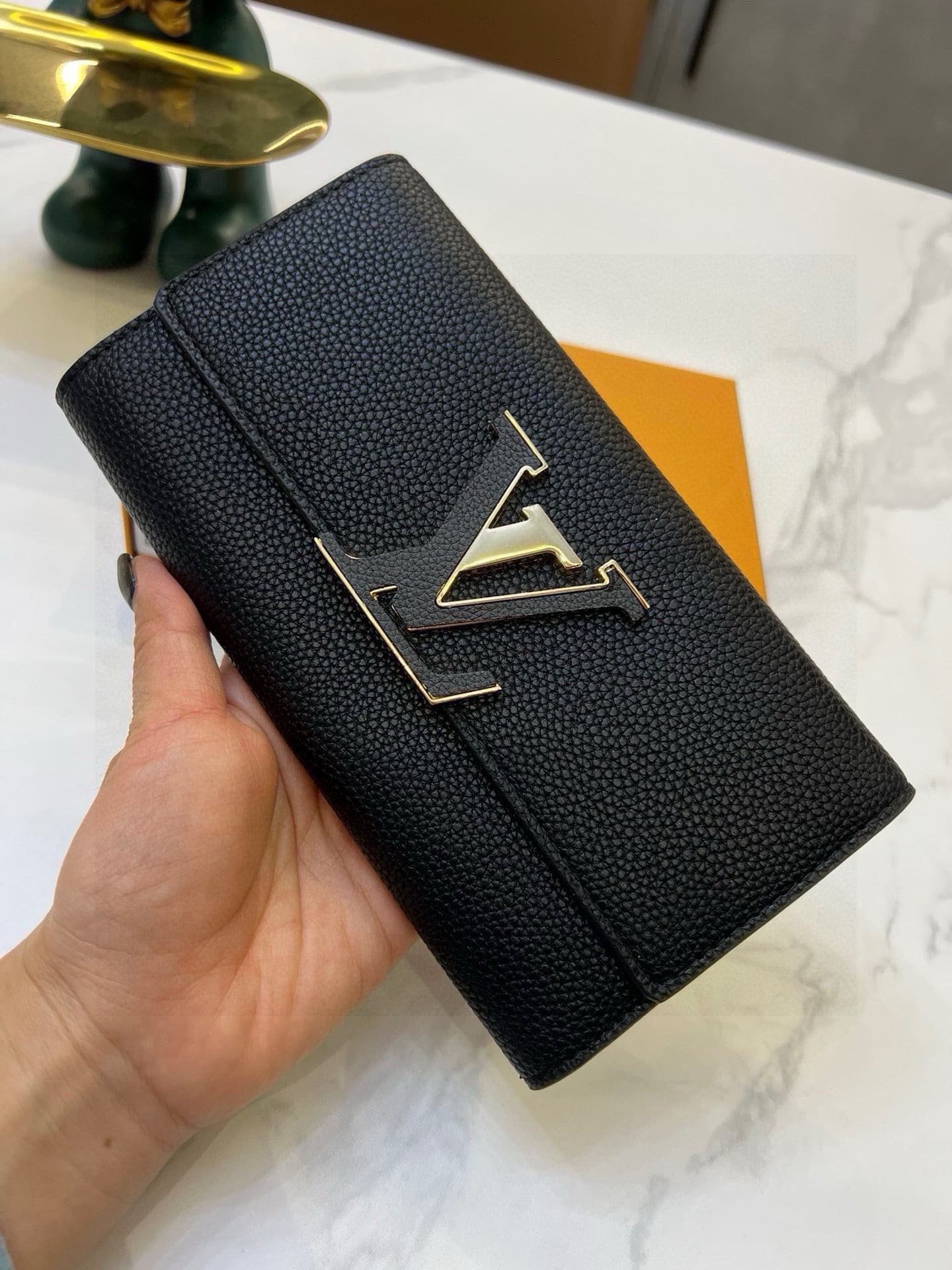 L0vis Vvtt0n M61248 Capucines Wallet