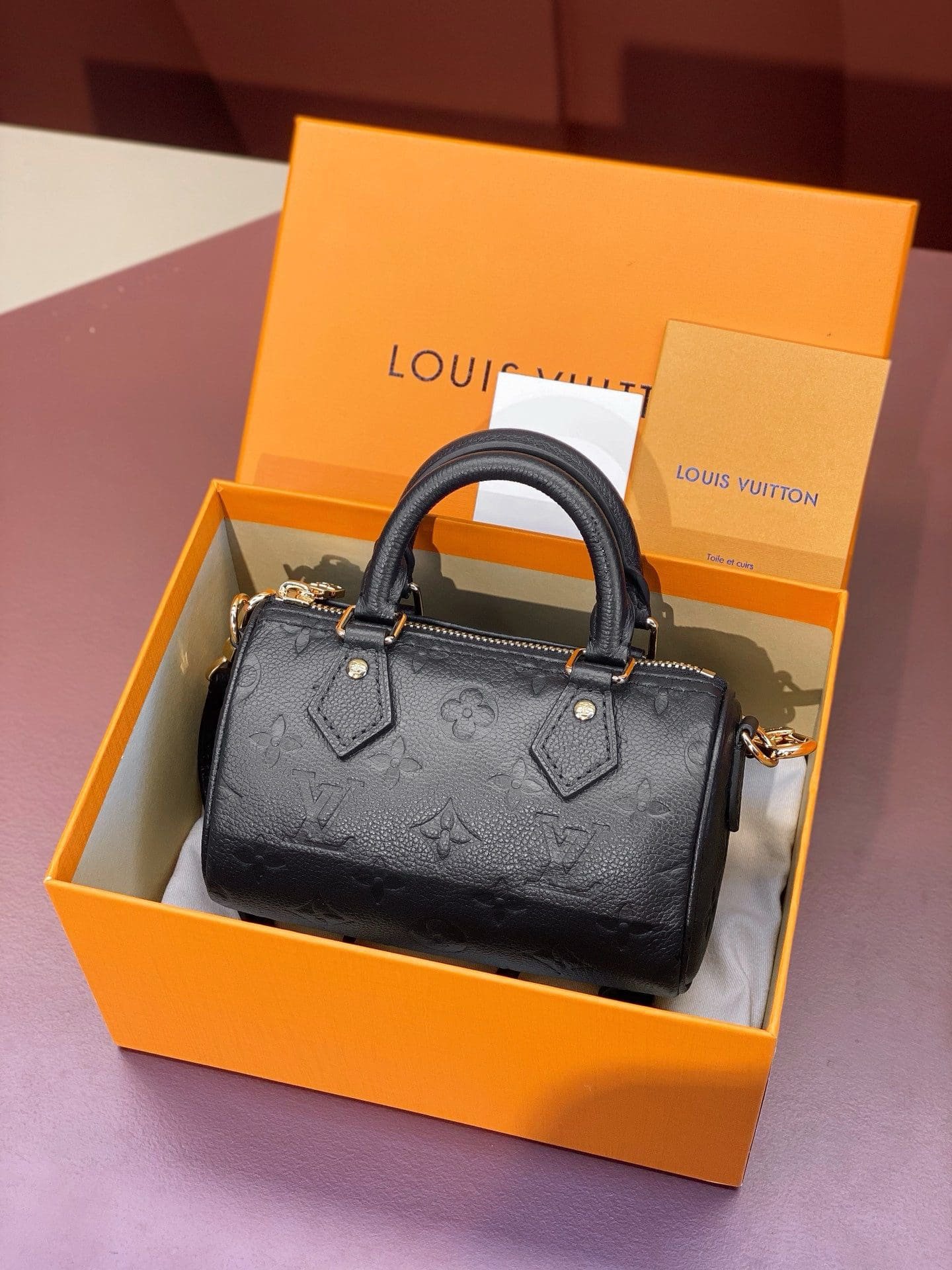 L0vis Vvtt0n M82450 NANO SPEEDY BAG