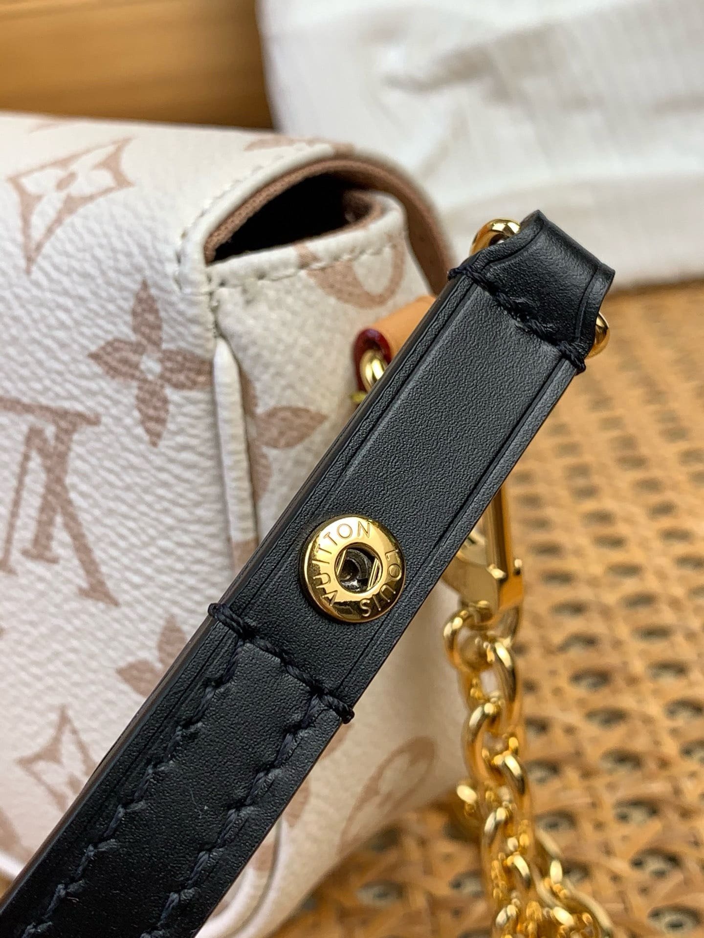 L0vis Vvtt0n M83091 Wallet on Chain Ivy