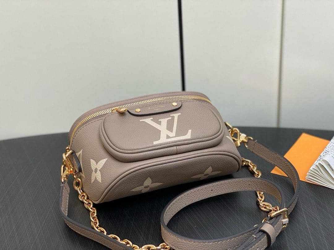 L0vis Vvtt0n M83219 Mini Bumbag