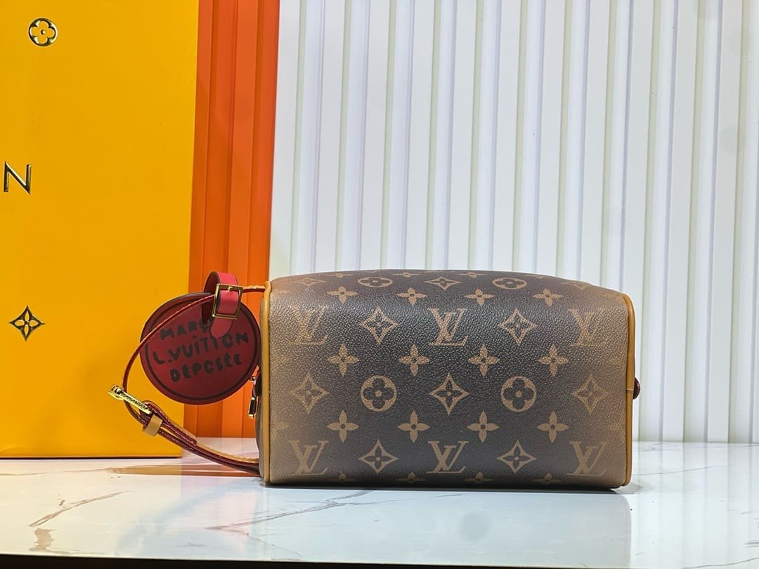 L0vis Vvtt0n M11765 Locker Dopp Kit