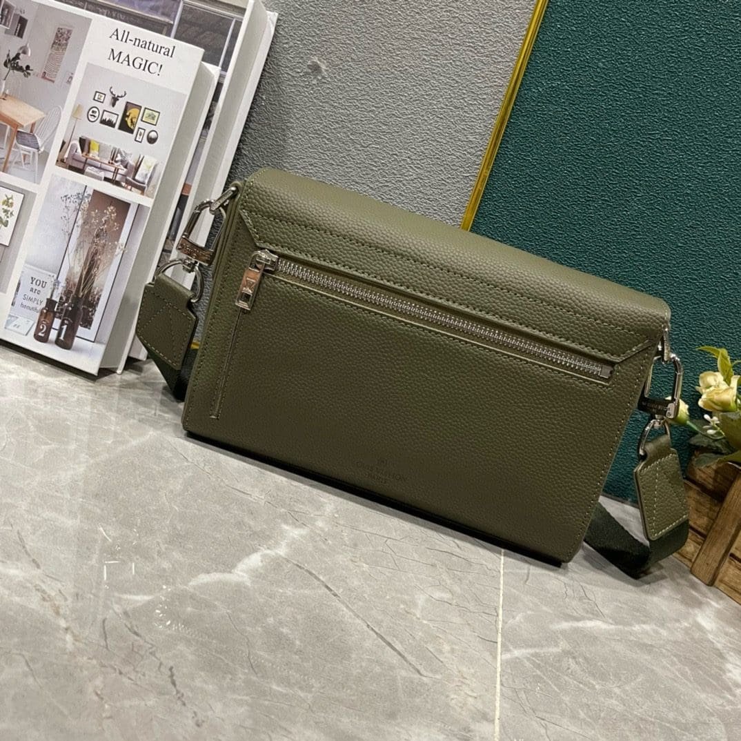 L0vis Vvtt0n M25125 TAKEOFF Messenger Bag