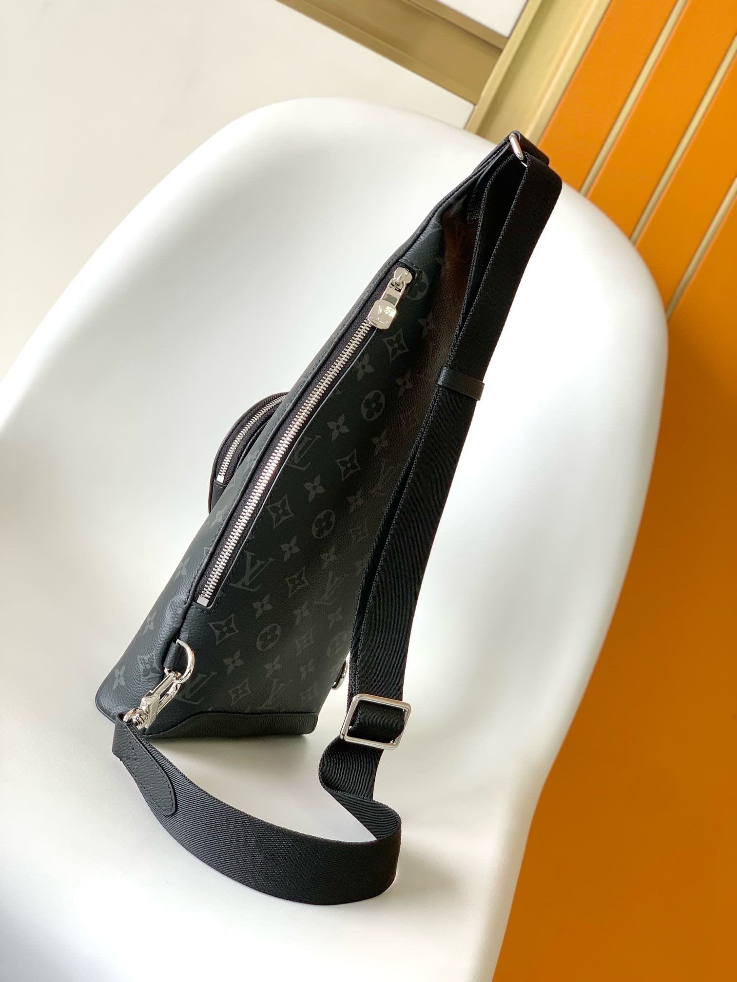 L0vis Vvtt0n M30936 Duo Slingbag