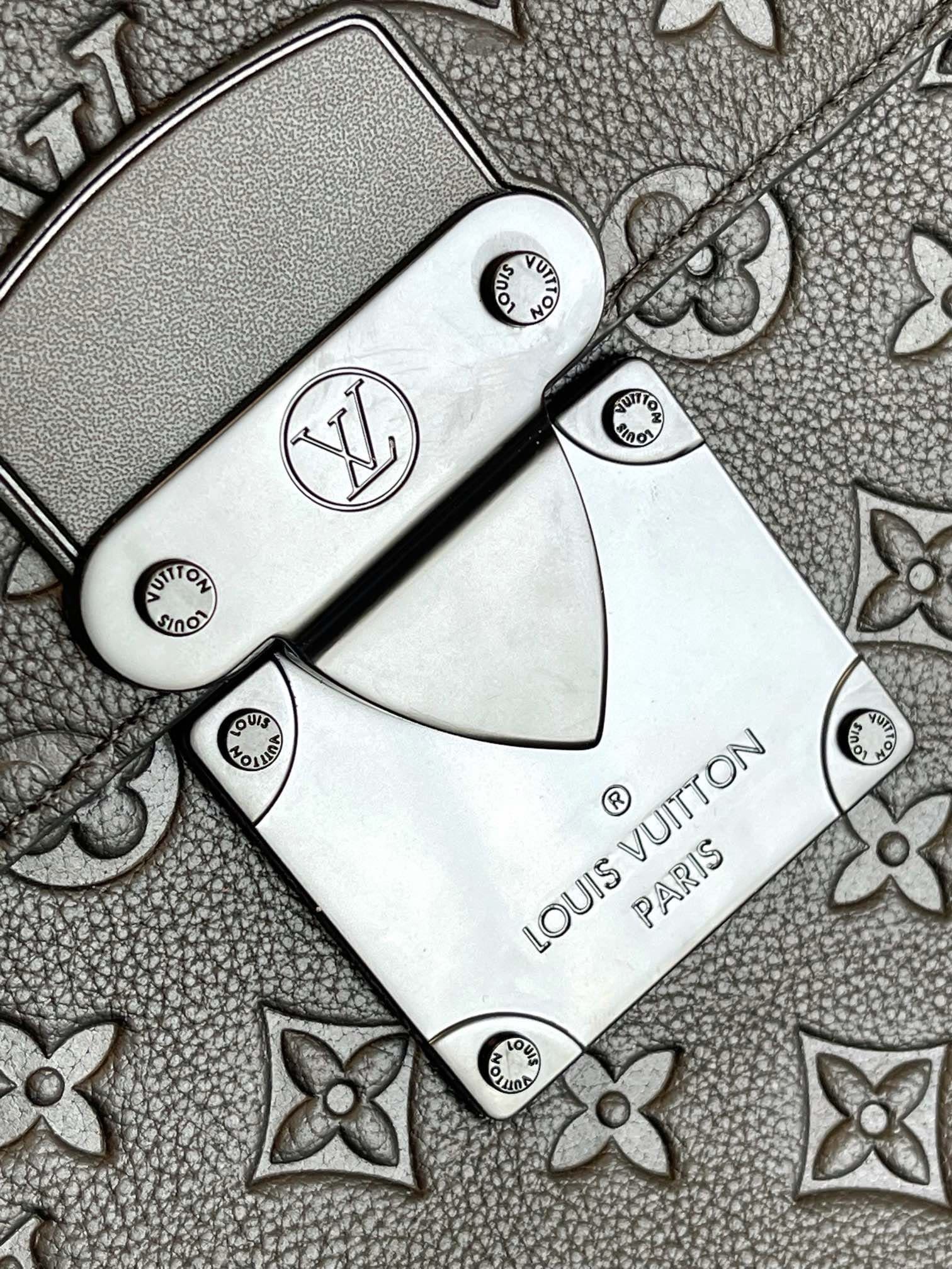 L0vis Vvtt0n M20835 S-Lock Briefcase