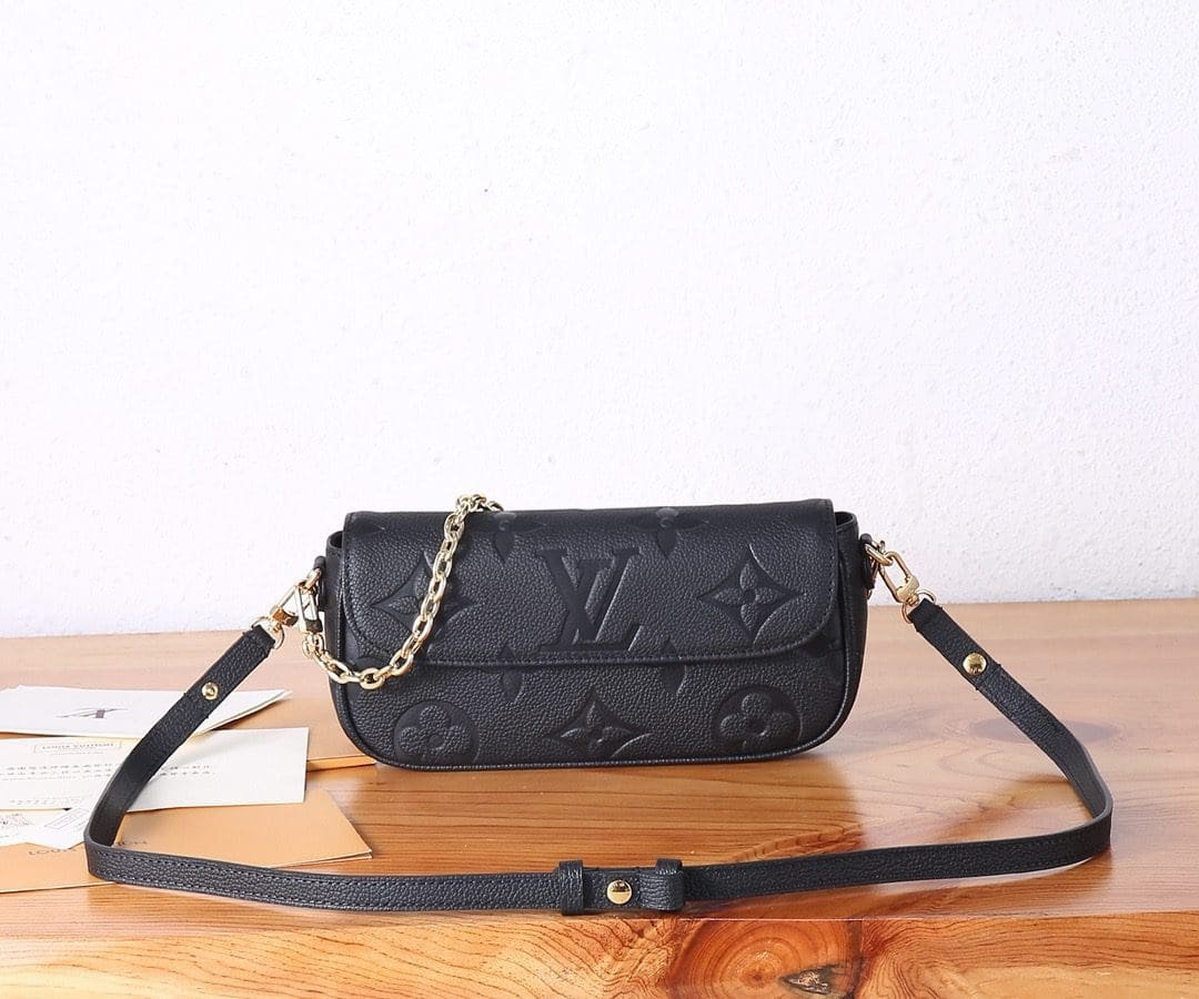 L0vis Vvtt0n M82154 WALLET ON CHAIN ​​IVY handbag