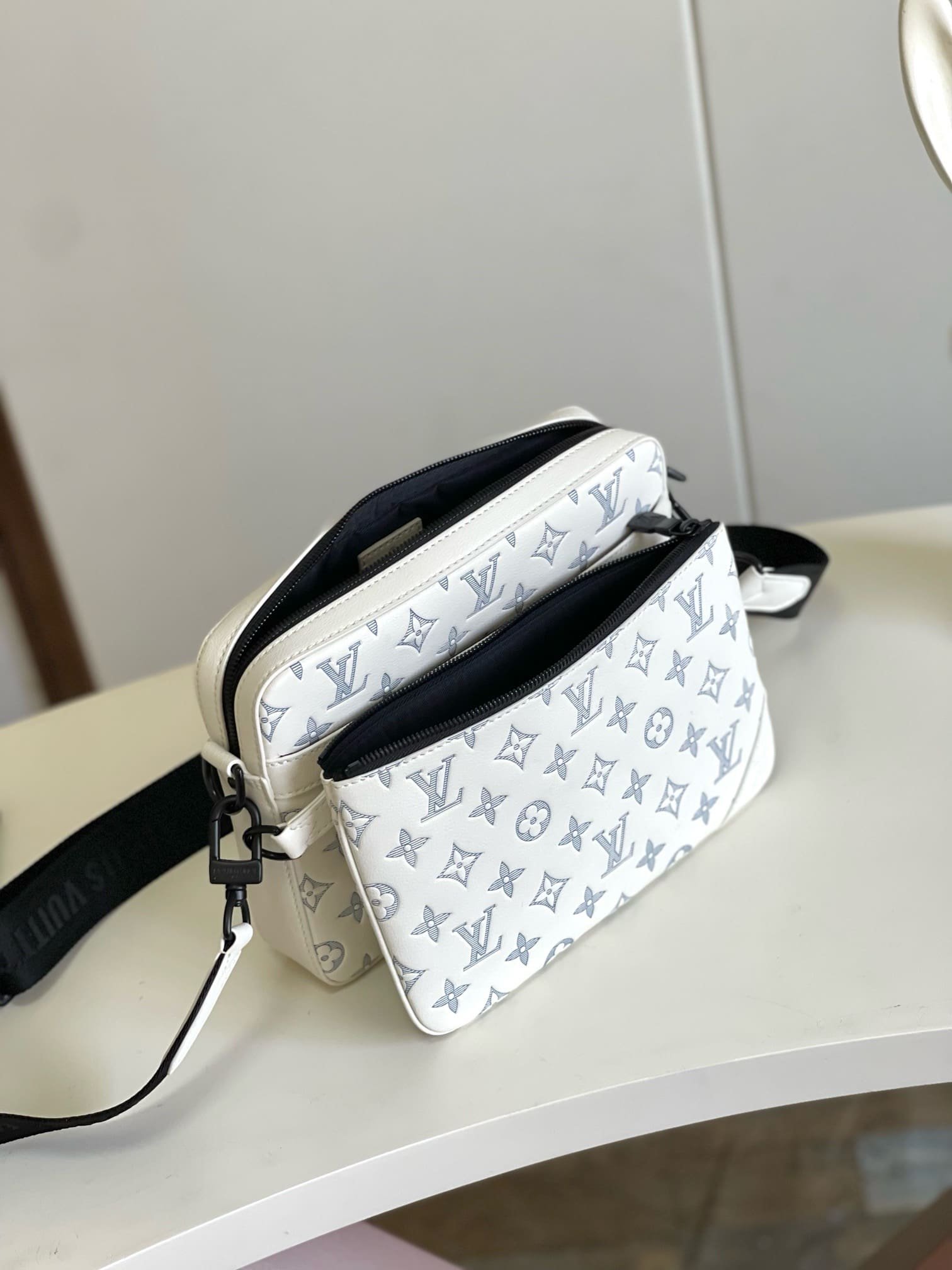 L0vis Vvtt0n M24754 Trio Messenger