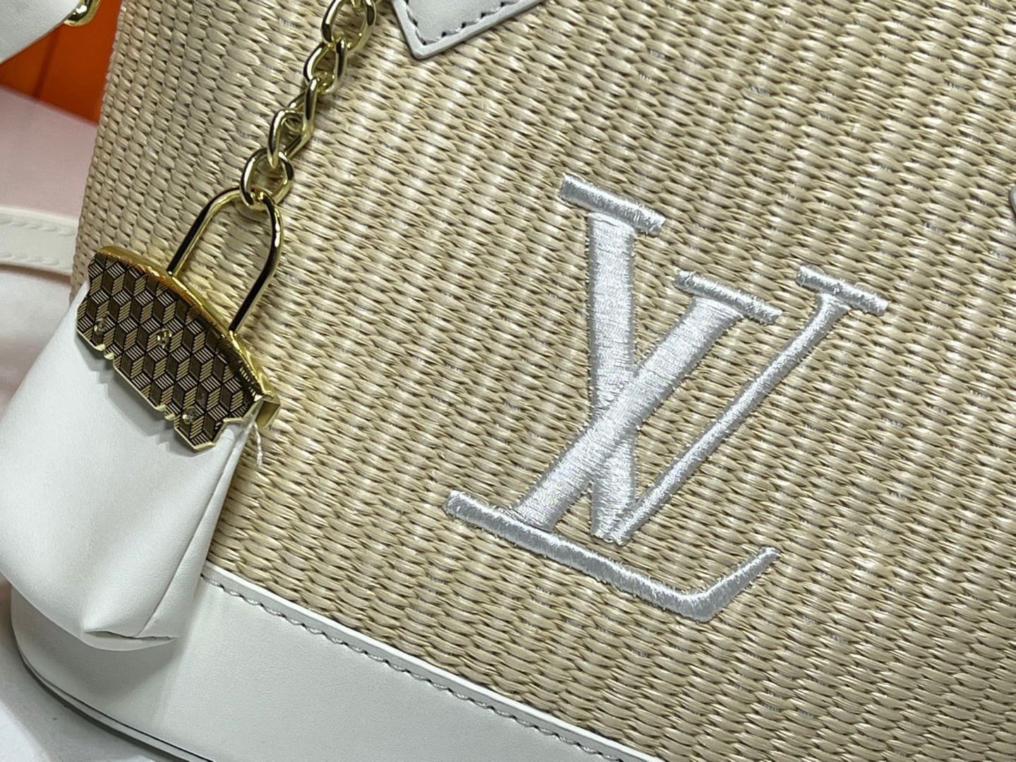 L0vis Vvtt0n Raffia Petit Bucket Tote