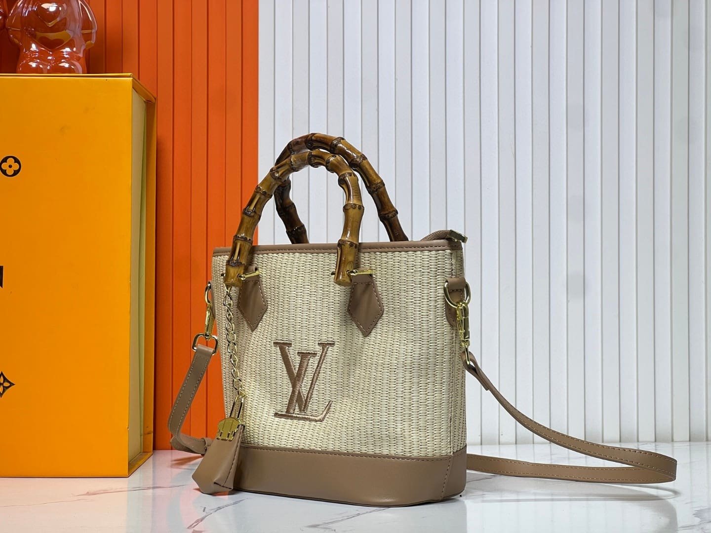 L0vis Vvtt0n Raffia Petit Bucket Tote