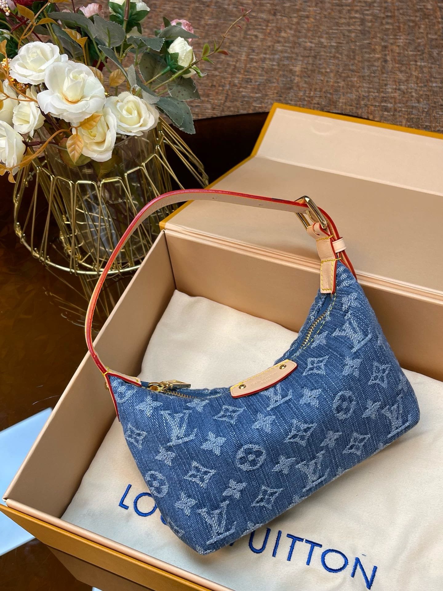 L0vis Vvtt0n Hills Pochette M82949