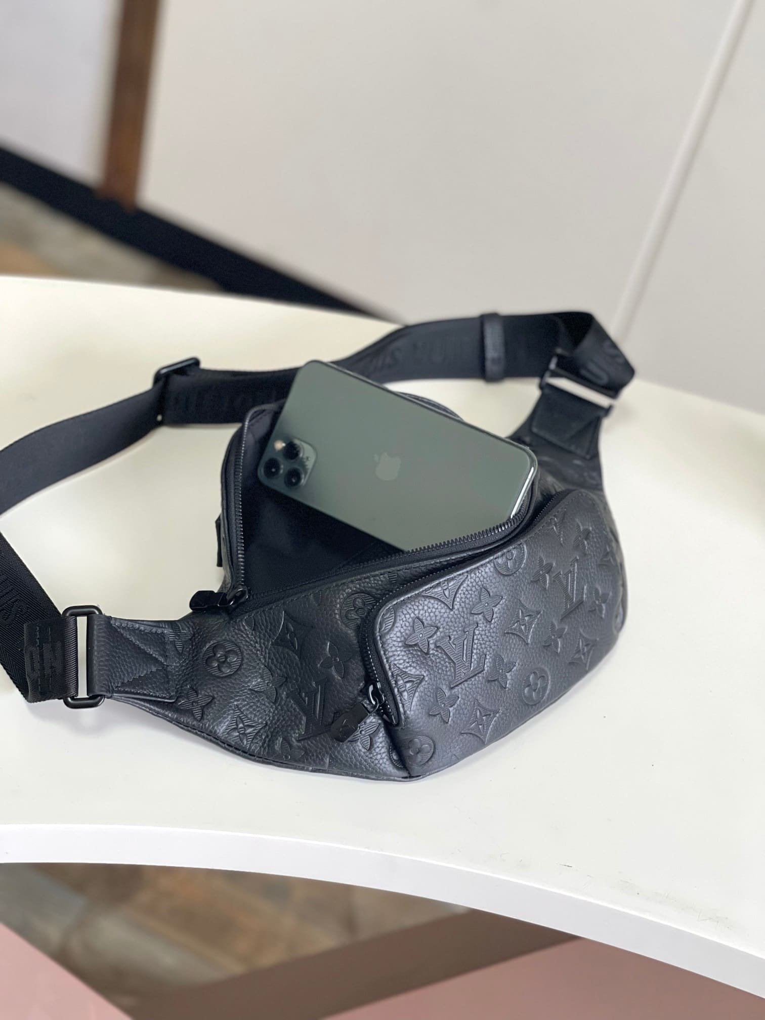 L0vis Vvtt0n M47058 Rush Bumbag