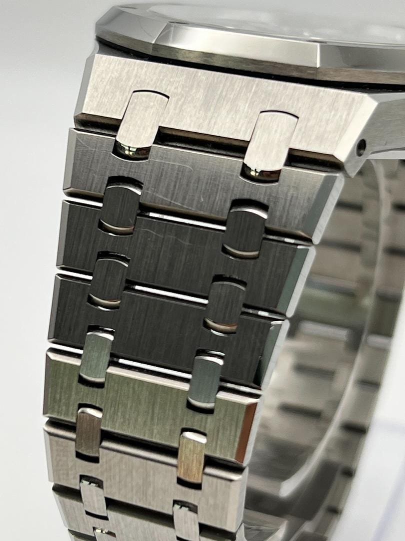 Audemars P1g*et Royal Oak Selfwinding Flying Tourbillon 26730TI.OO.1320TI.01 ’50th Anniversary’ Titanium Blue Dial