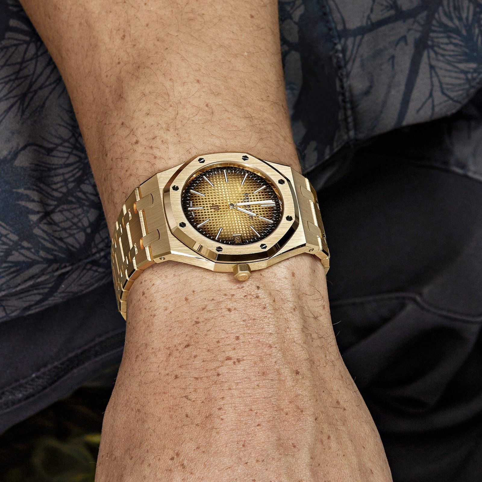 Audemars P1g*et Royal Oak 16202BA.OO.1240BA.02 ‘Jumbo’ Extra-Thin Yellow Gold (2023)