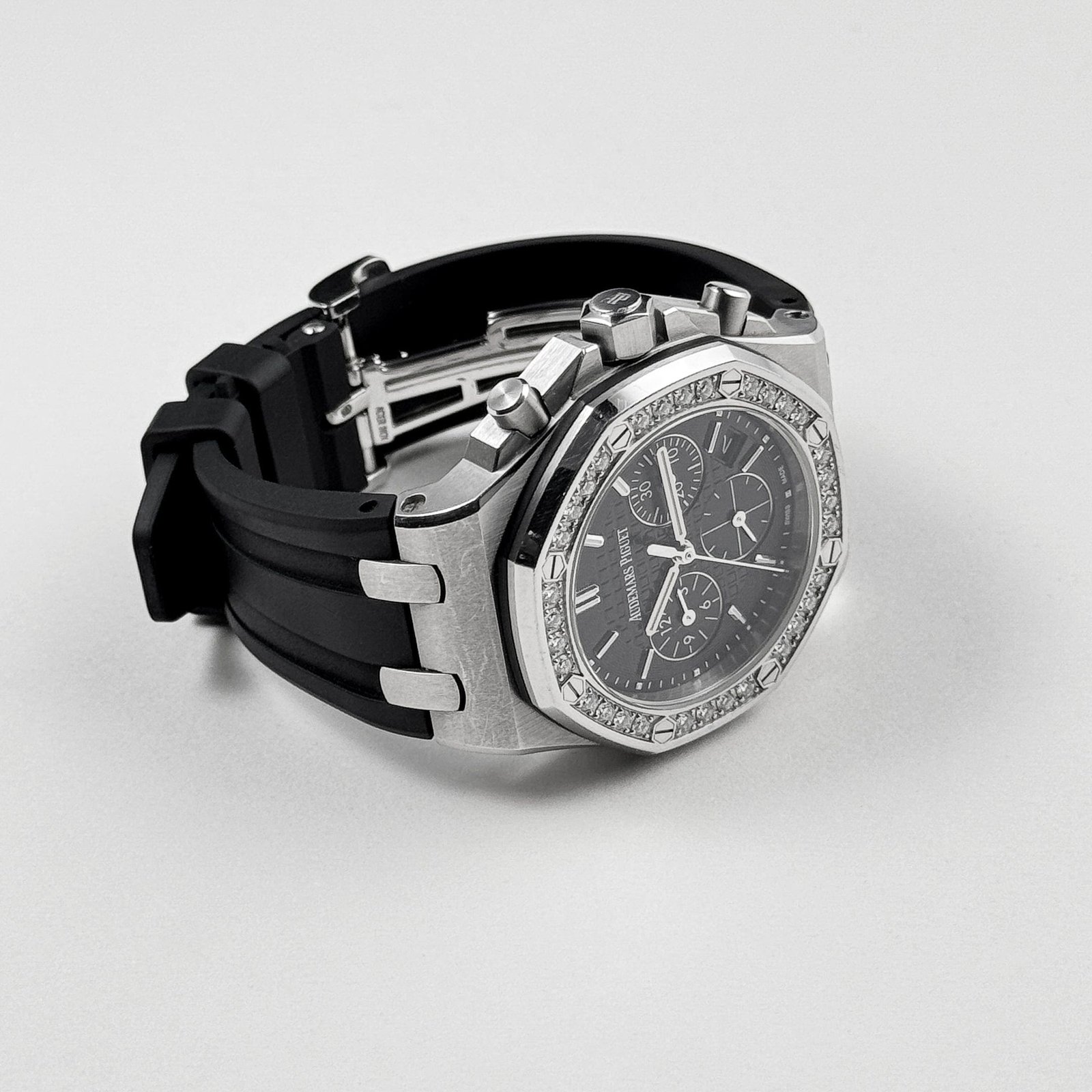 Audemars P1g*et Royal Oak Offshore 26231ST.ZZ.D002CA.01 ‘Lady’ Stainless Steel Black Dial D1am0nd Bezel (2018)