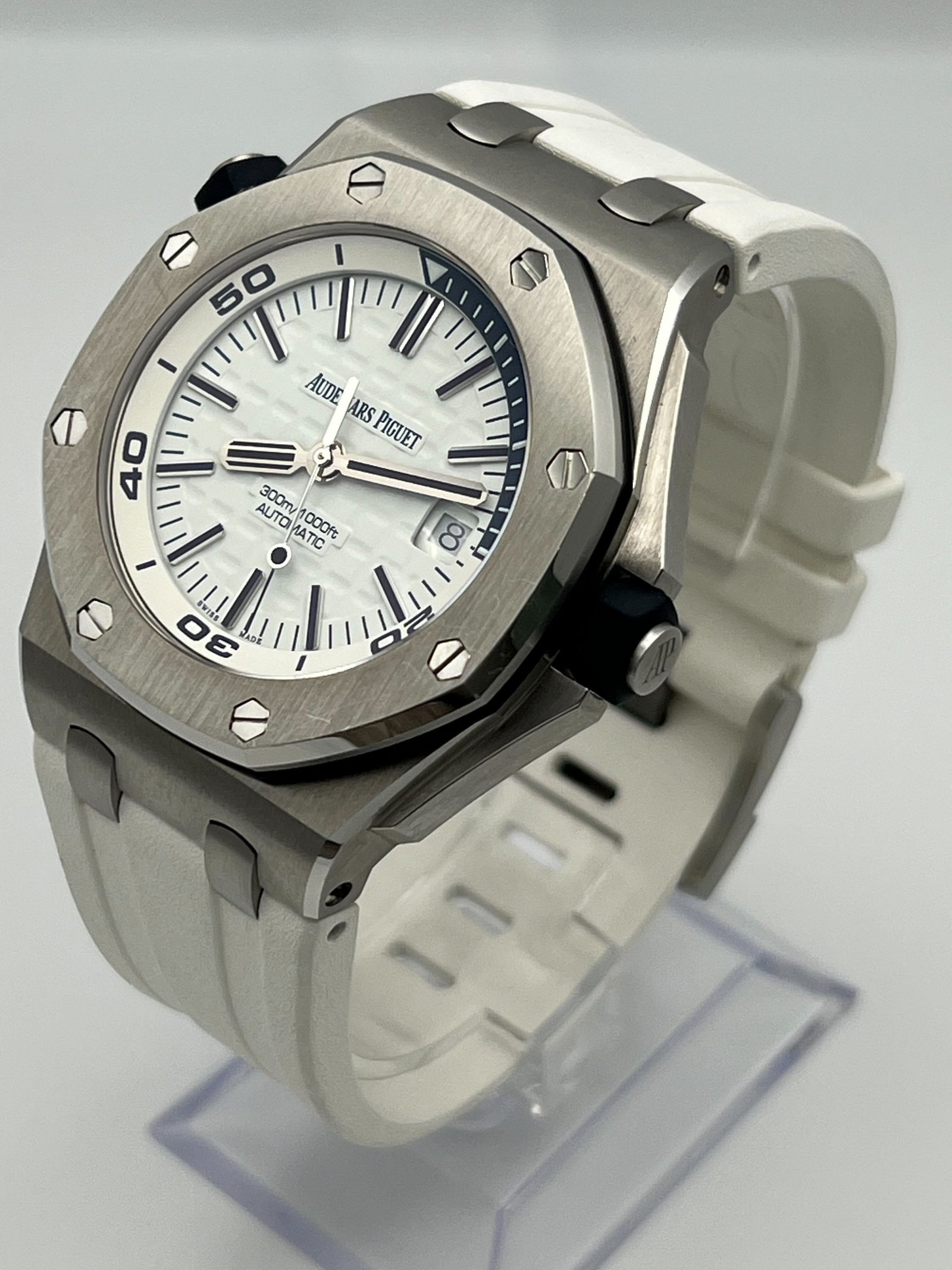 Audemars P1g*et Royal Oak Offshore 15710ST.OO.A010CA.01 Diver Stainless Steel White Dial
