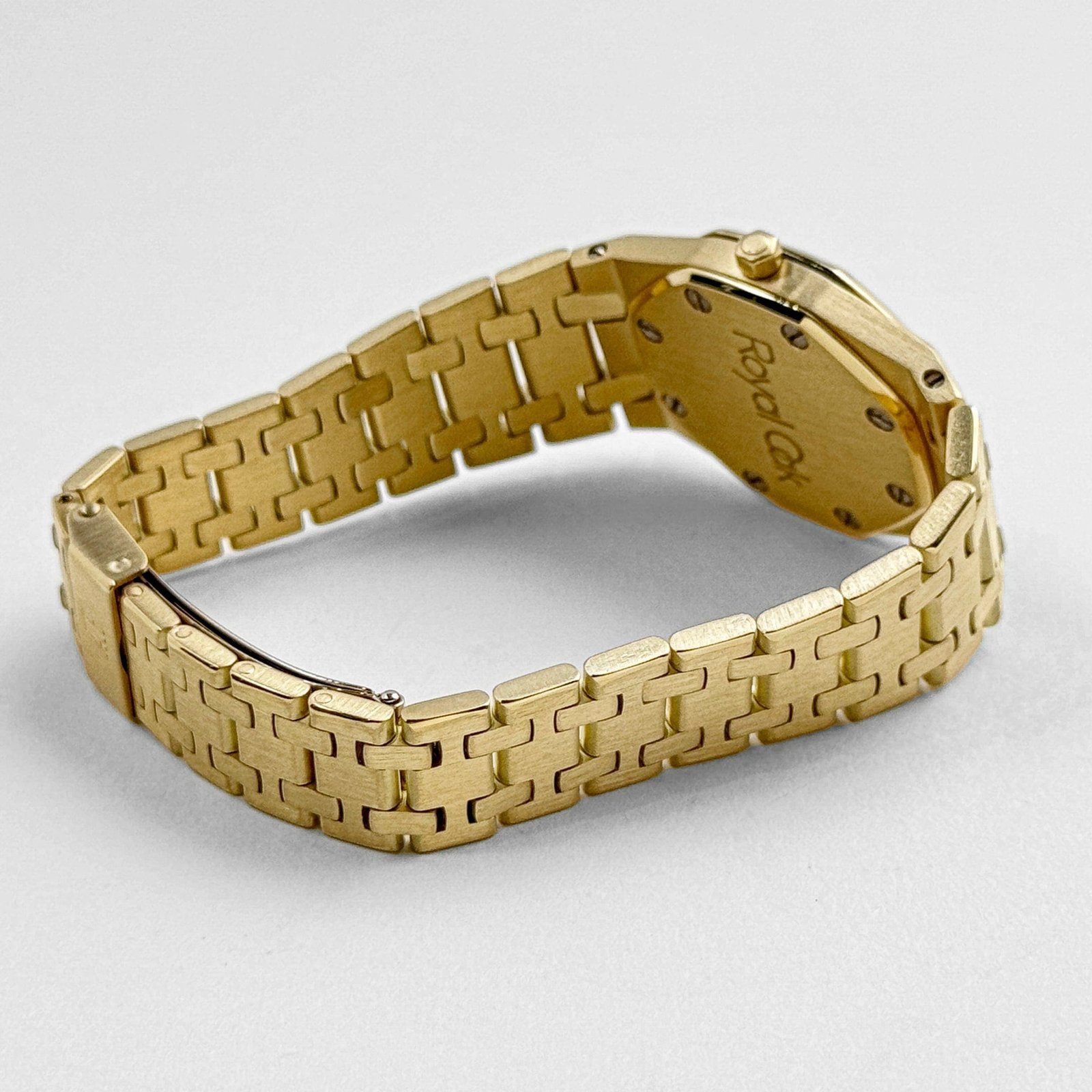 Audemars P1g*et Royal Oak Vintage ‘Ladies’ Yellow Gold Champagne D1am0nd Dial Quartz 26mm