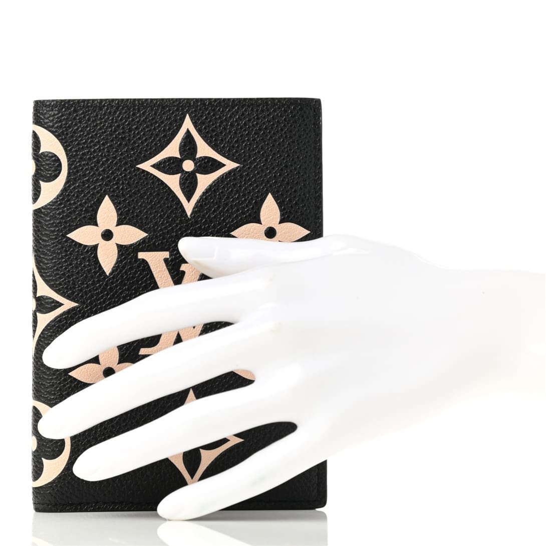 L0vis Vvtt0n Empreinte Monogram Giant Passport Cover Black Beige