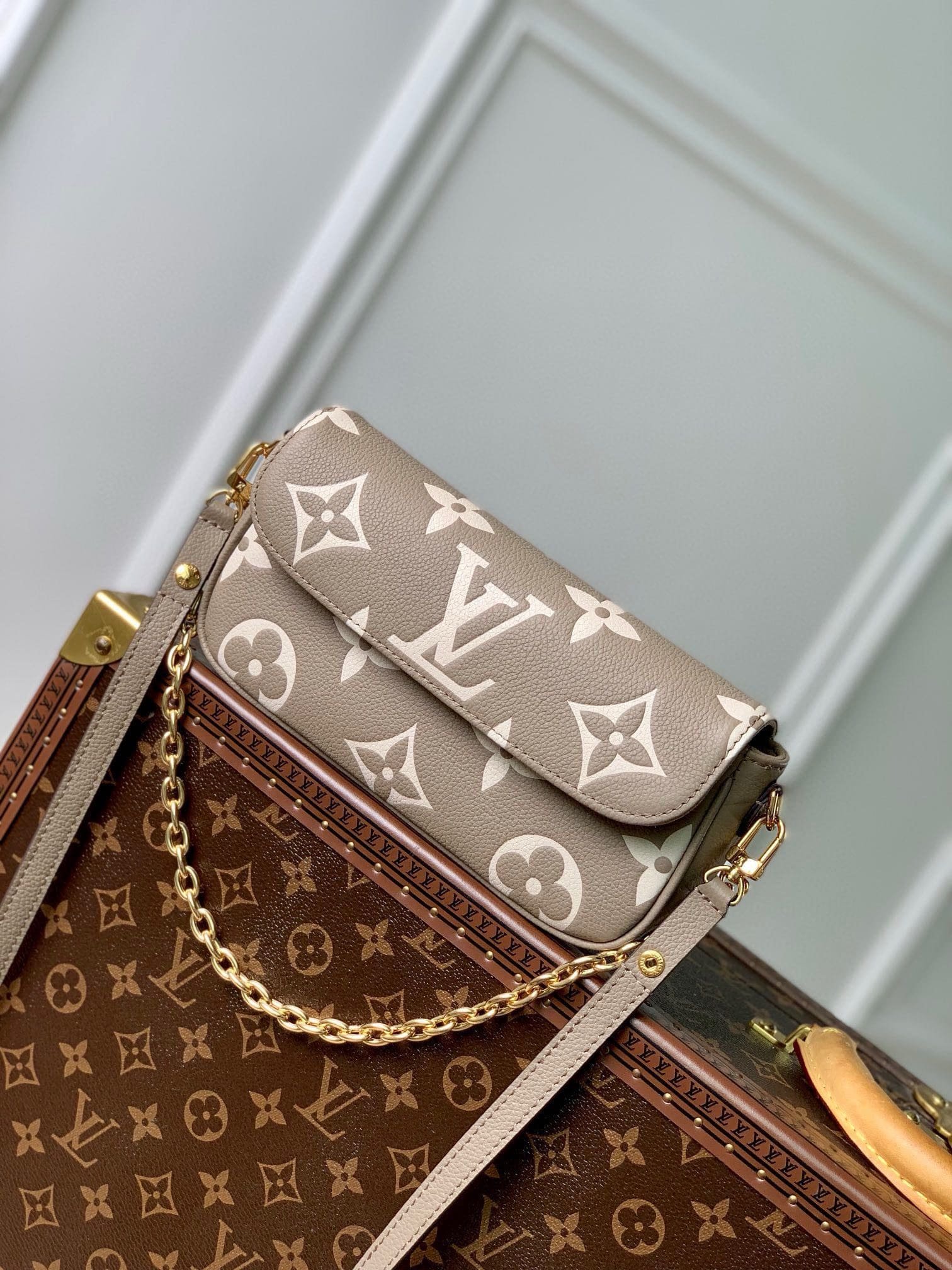 L0vis Vvtt0n M82211 Wallet On Chain Ivy