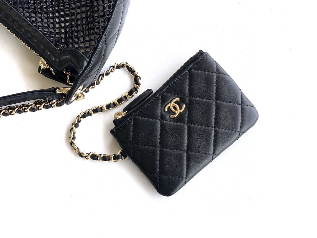 Ch**el Spring-Summer 2025 Clutch with Chain