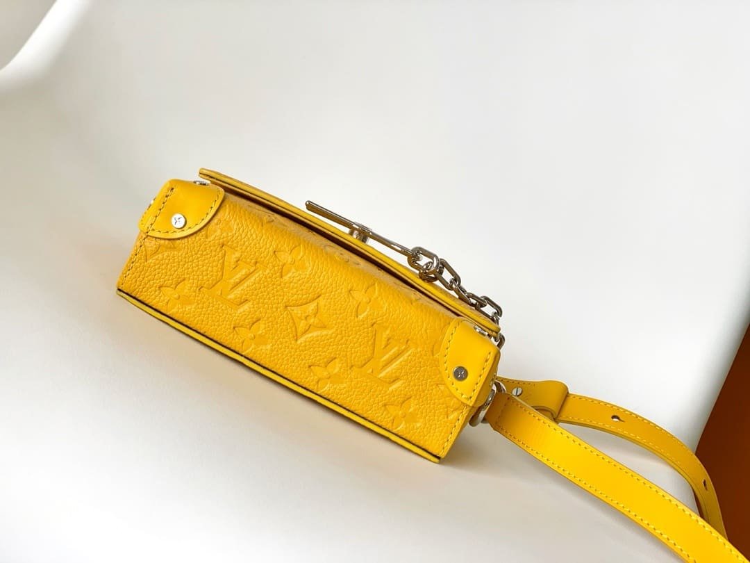 L0vis Vvtt0n M82917 Steamer Wearable Wallet
