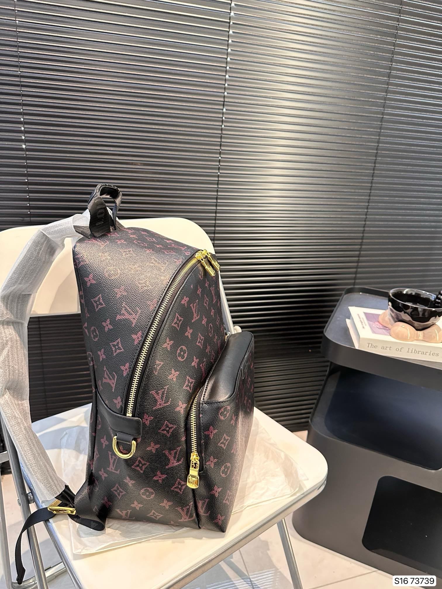 L0vis Vvtt0n Backpack