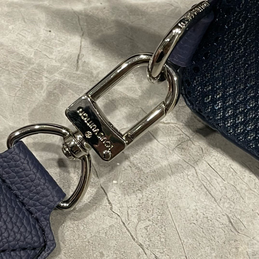L0vis Vvtt0n M11601 Pilot Slingbag