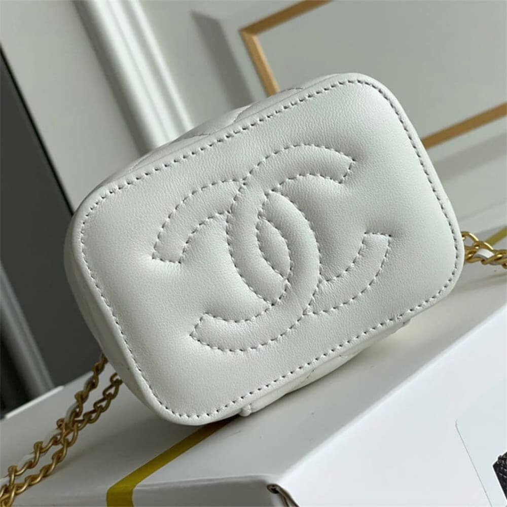 Ch**el SMALL VANITY WITH CHAIN AP2931
