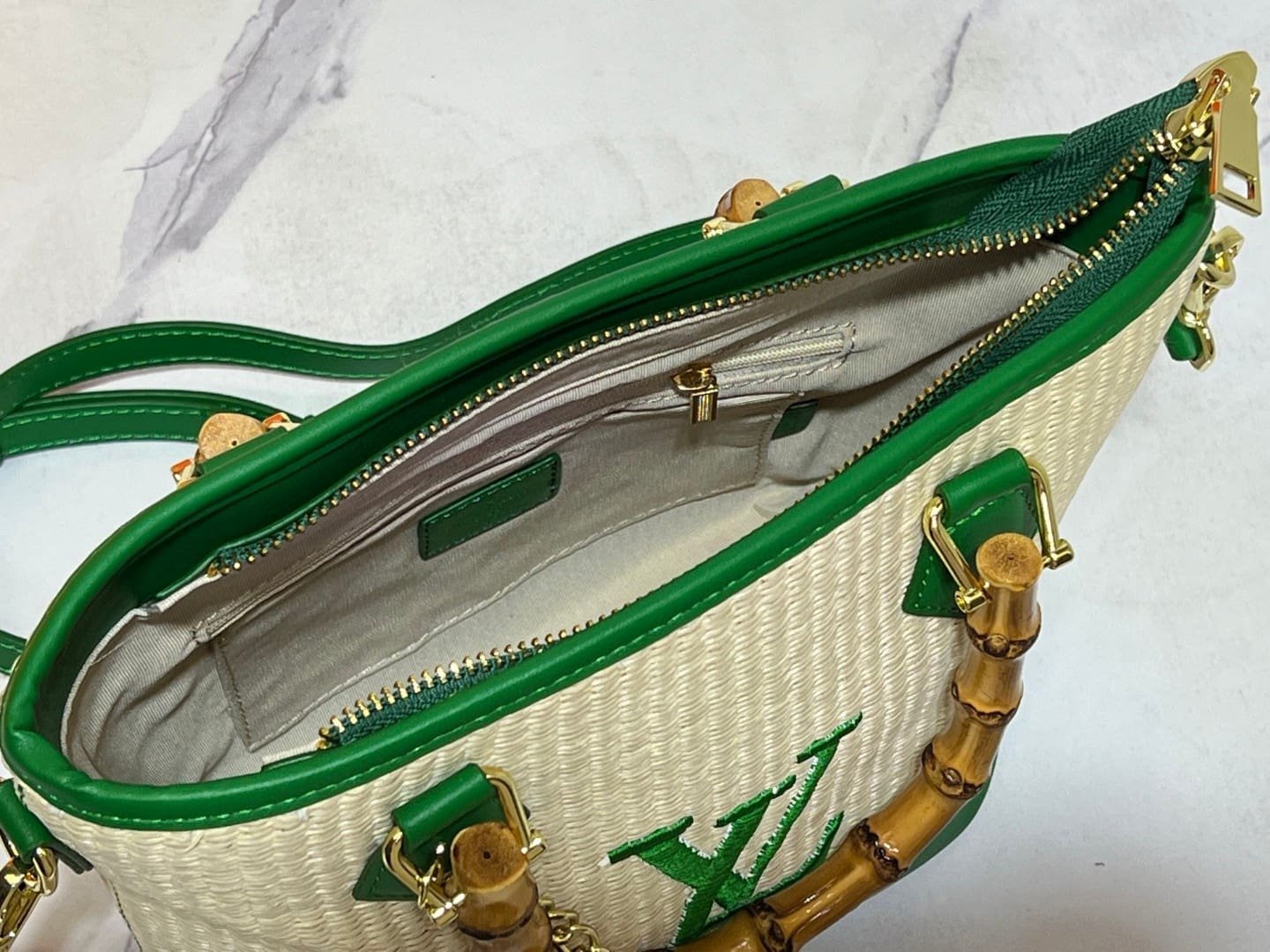 L0vis Vvtt0n Raffia Petit Bucket Tote