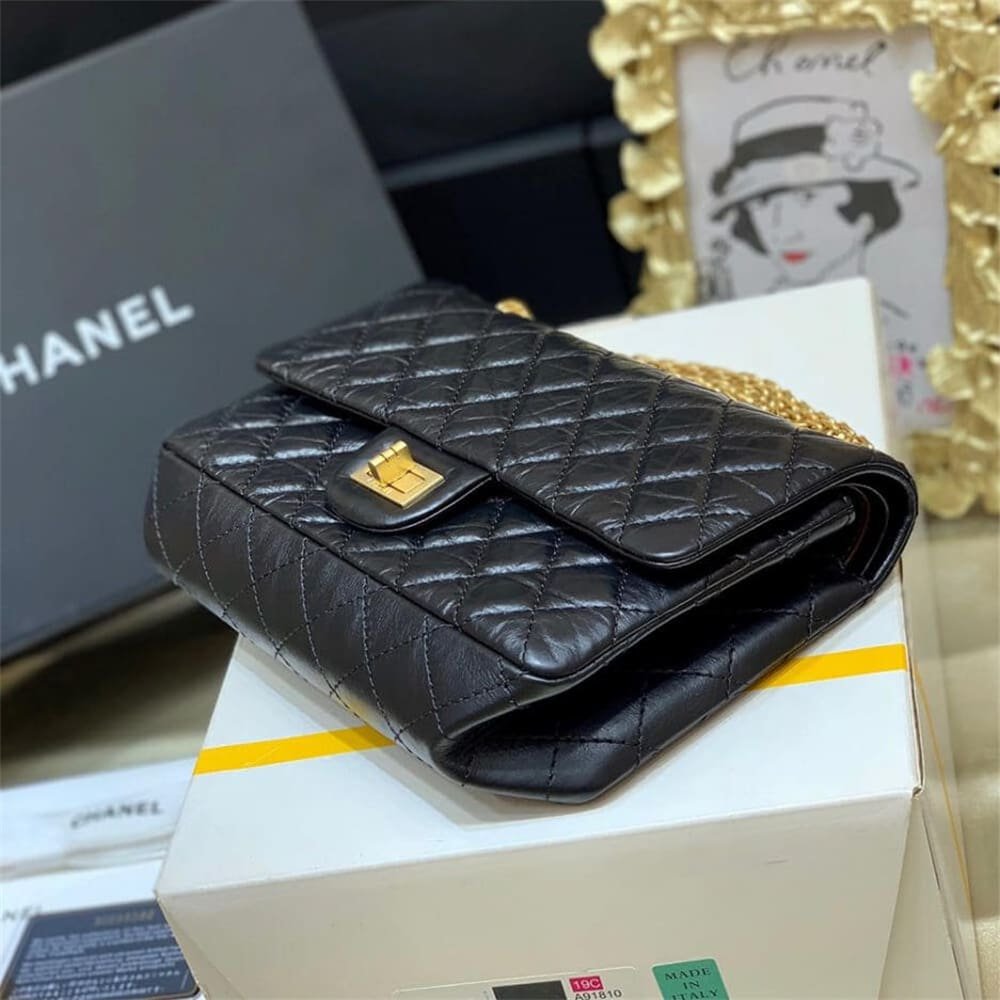 Ch**el LARGE 2.55 HANDBAG A37587