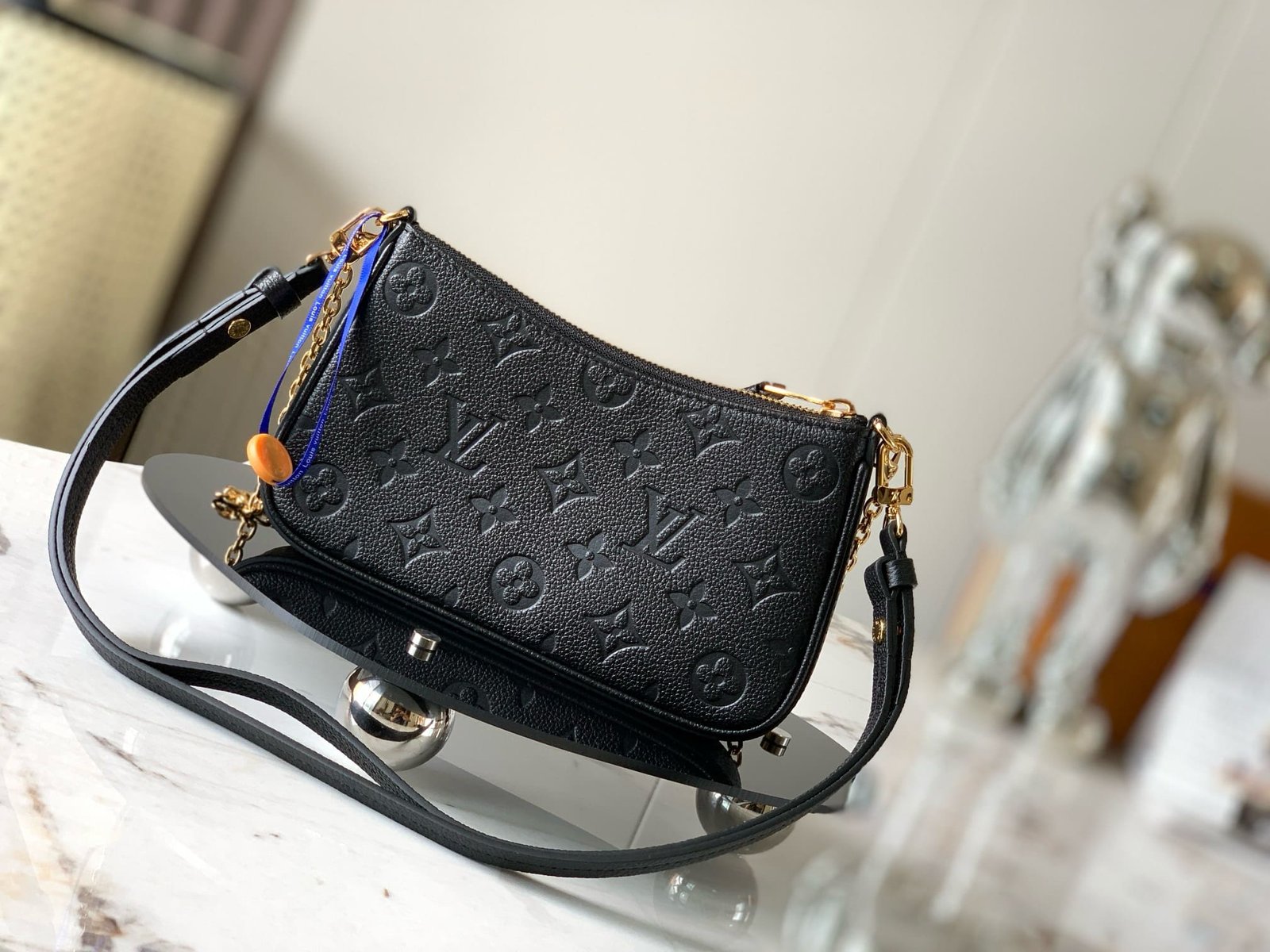 L0vis Vvtt0n M80349 Easy Pouch On Strap