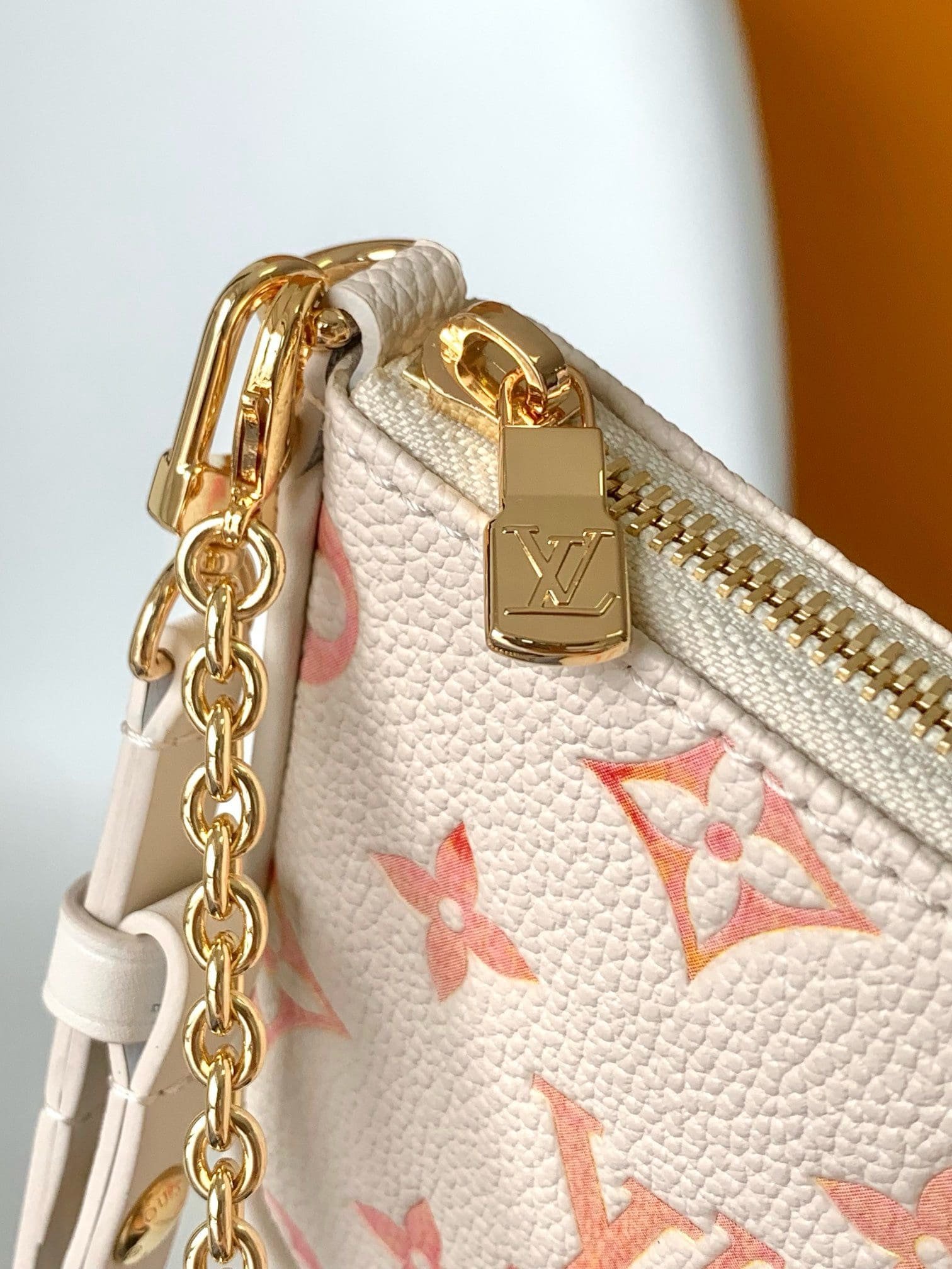 L0vis Vvtt0n M83448 Easy Pouch On Strap