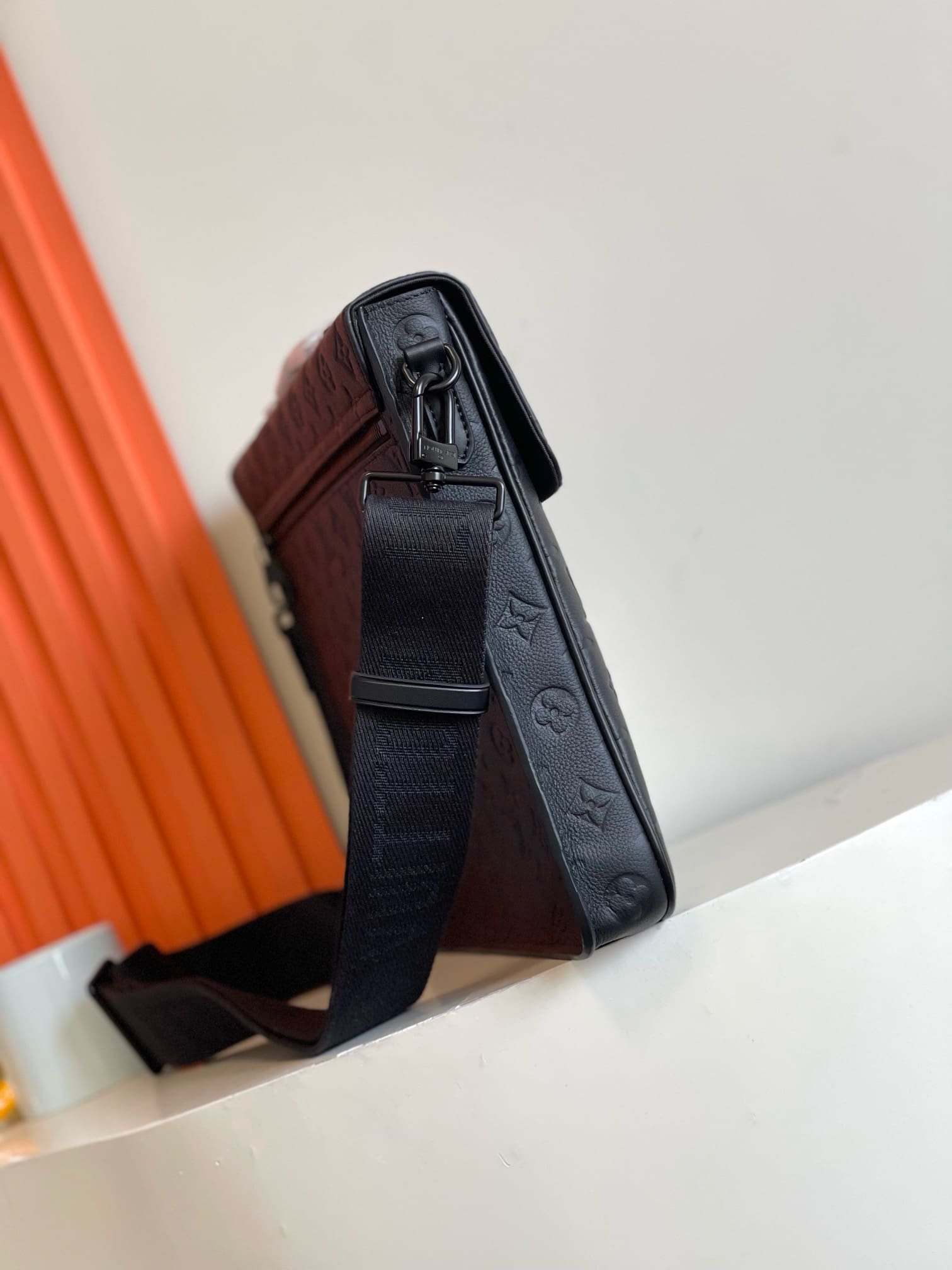 L0vis Vvtt0n M20835 S-Lock Briefcase