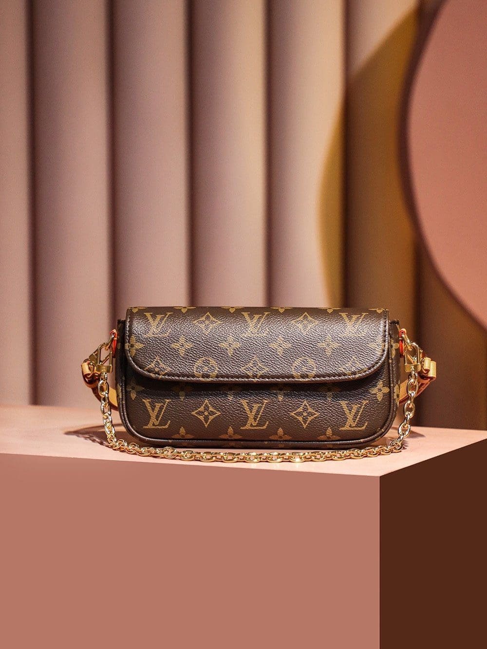 L0vis Vvtt0n Wallet on Chain Ivy Monogram M81911