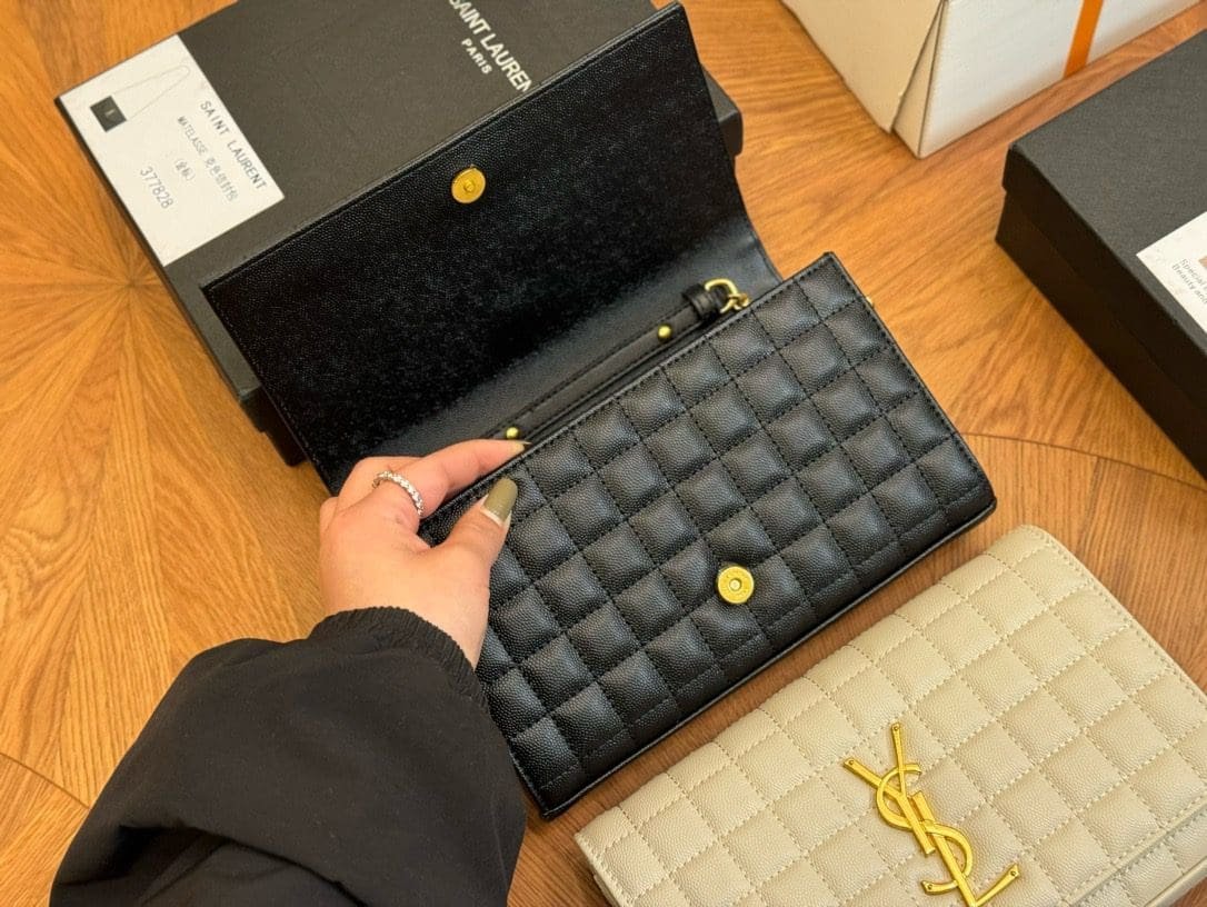 Sa1nt Lau*nt LAMBSKIN CASSANDRE CHAIN WALLET