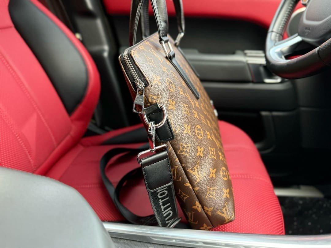 L0vis Vvtt0n briefcase