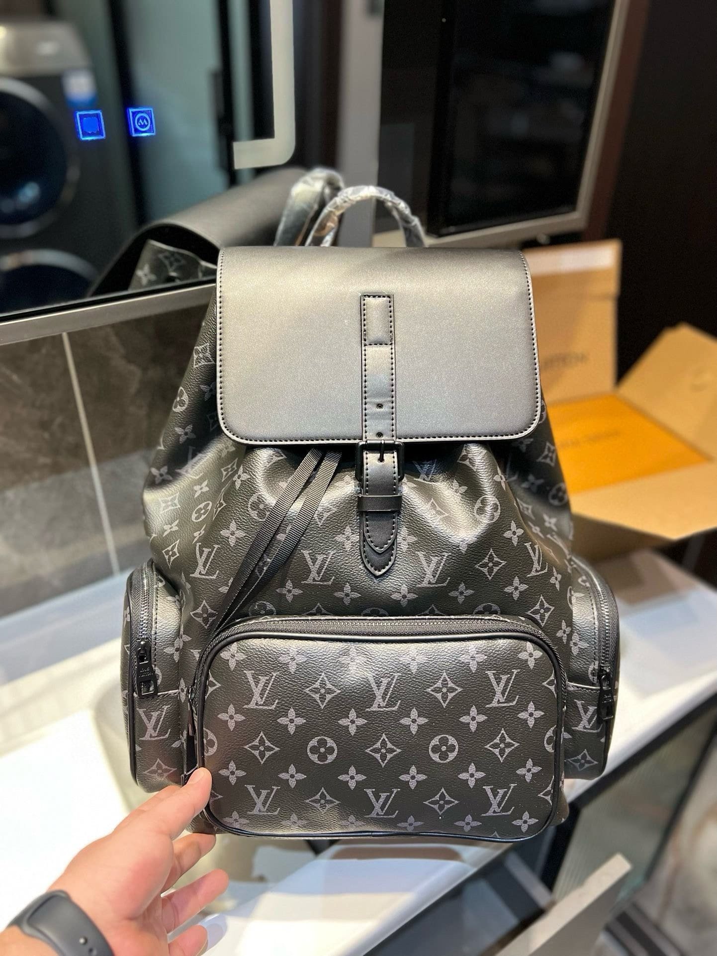 L0vis Vvtt0n Backpack