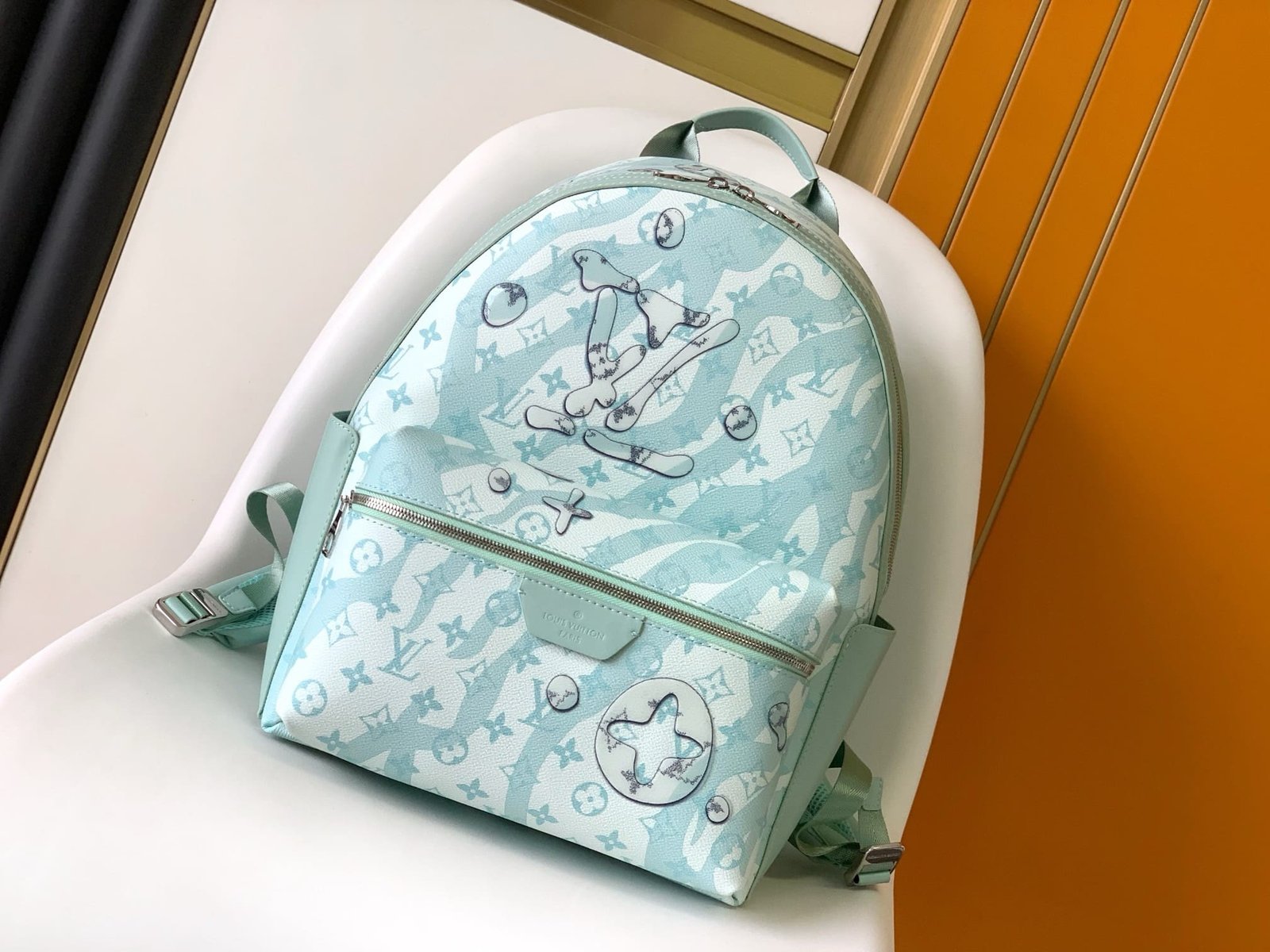 L0vis Vvtt0n M22519 Discovery Backpack