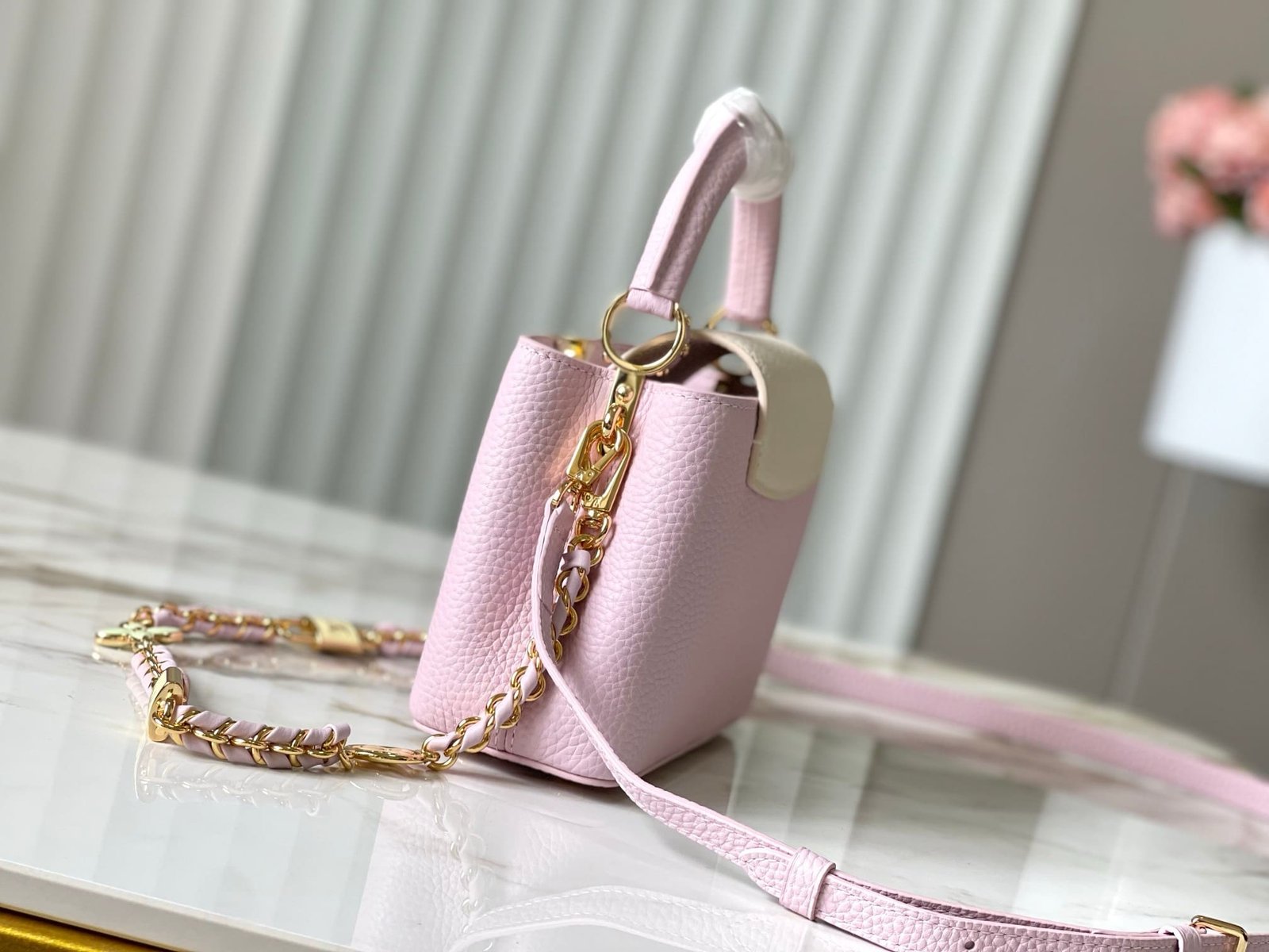 L0vis Vvtt0n M23951 CAPUCINES MINI BAG