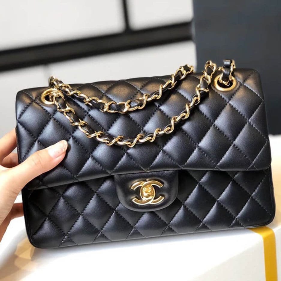 Ch**el SMALL CLASSIC HANDBAG LAMBSKIN & GOLD METAL