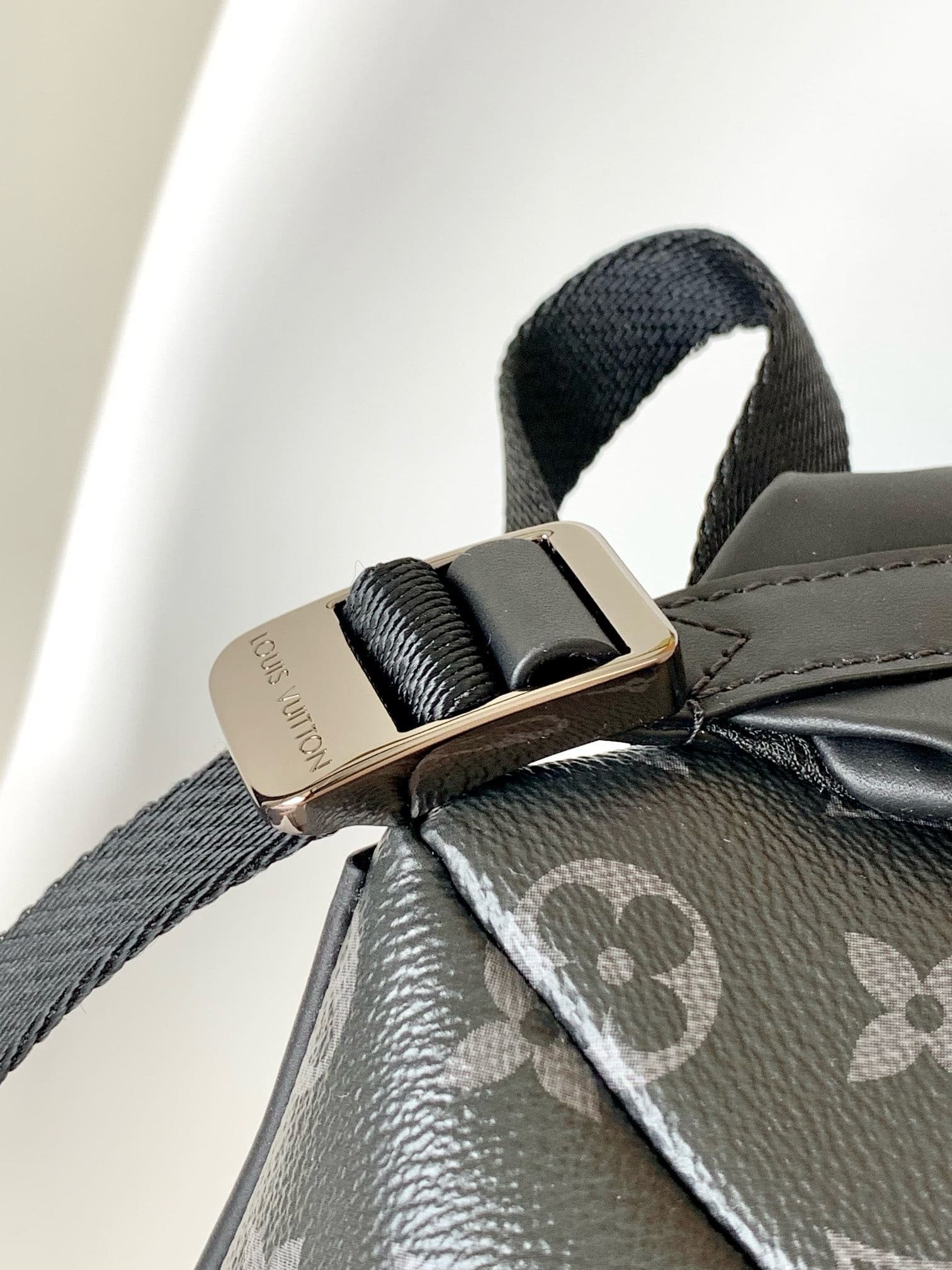 L0vis Vvtt0n M22558 Discovery Backpack PM