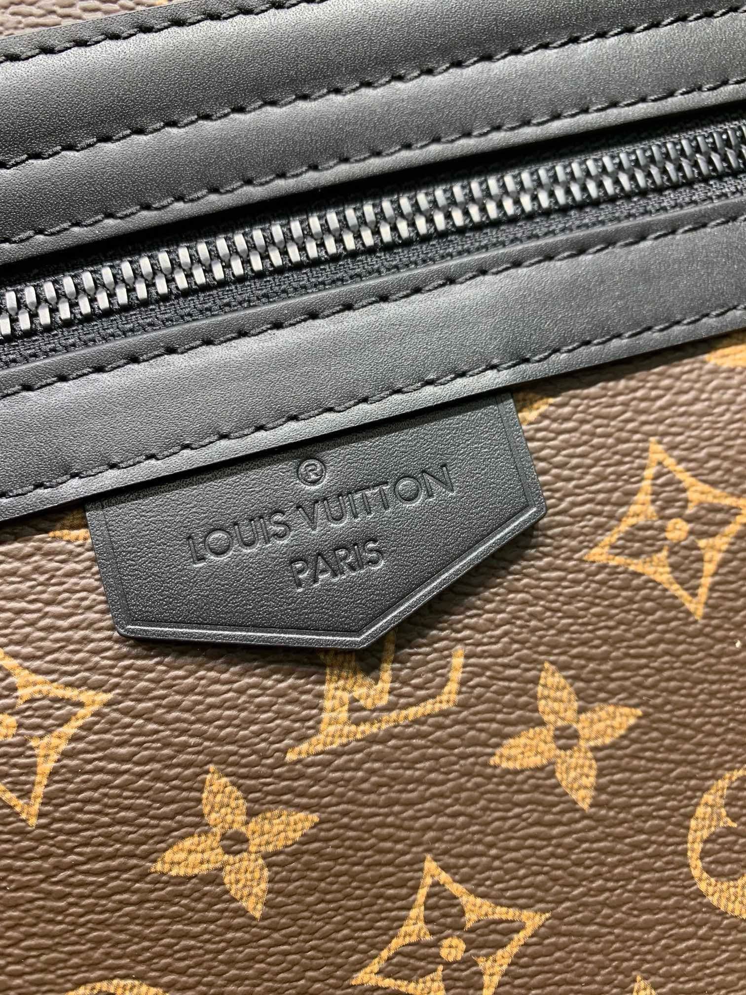 L0vis Vvtt0n M46972 LV Trail Messenger