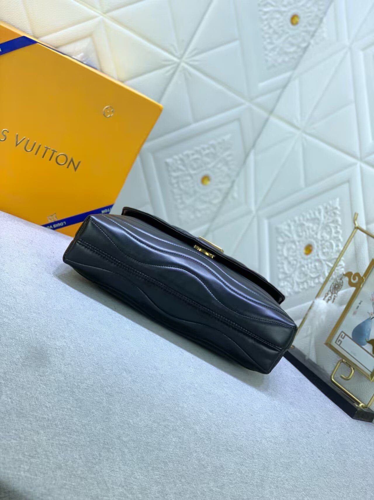 L0vis Vvtt0n M21615 New Wave Chain Bag GM Black