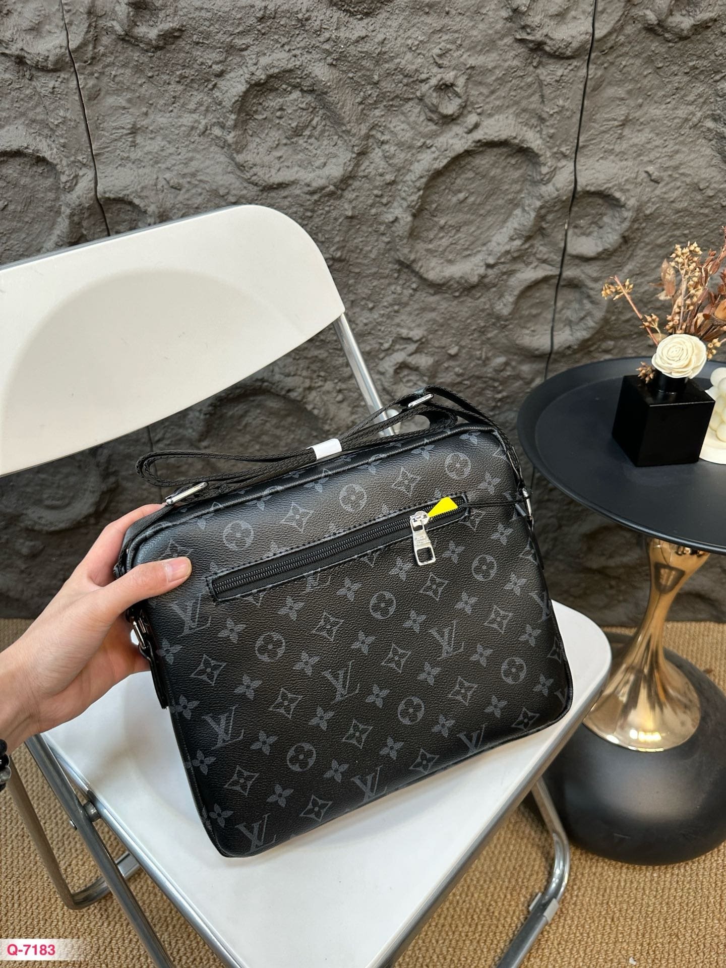 L0vis Vvtt0n briefcase