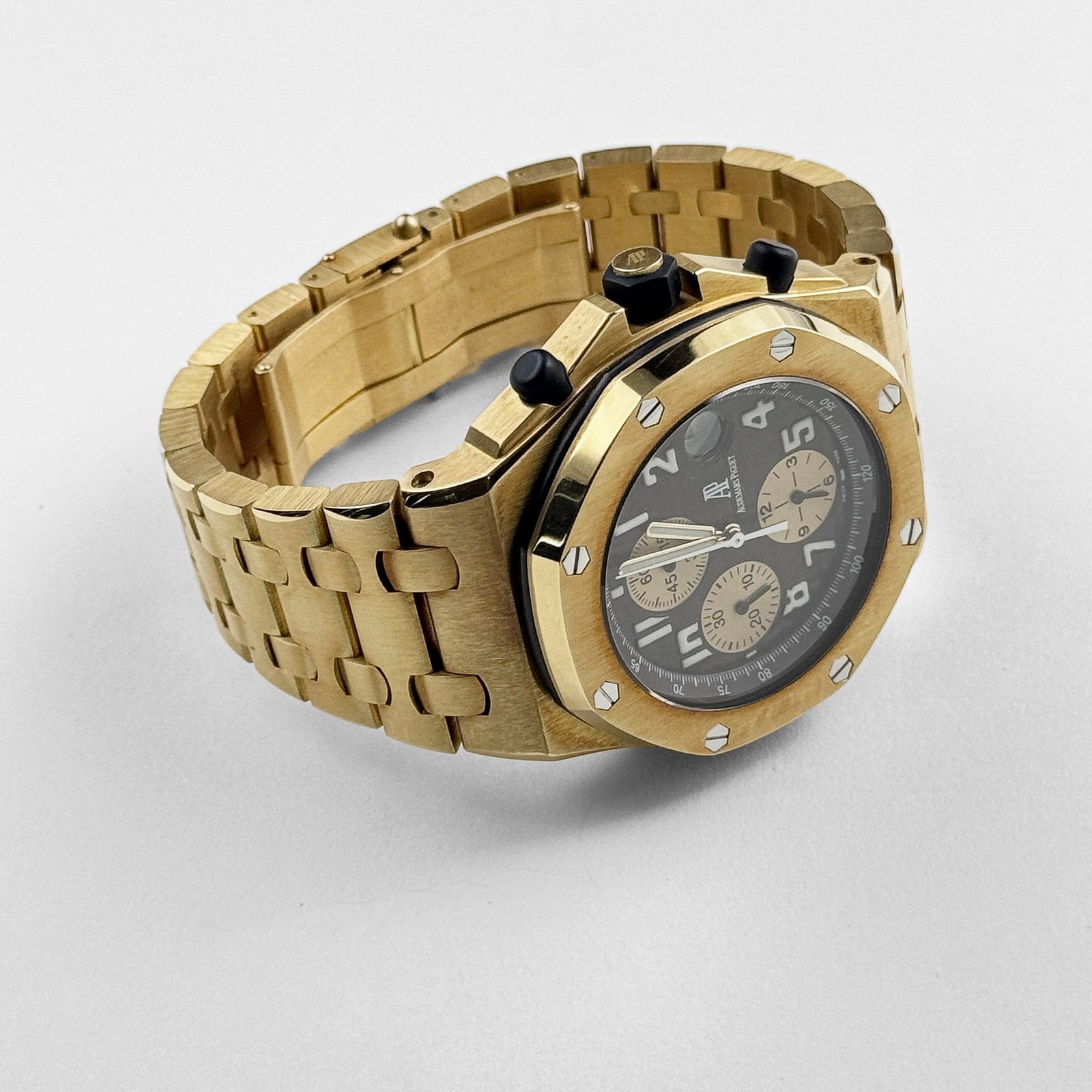 Audemars P1g*et Royal Oak Offshore Chronograph 26007BA.OO.D088CR.01 ‘Arnold Schwarzenegger’ Yellow Gold Brown Dial Limited Edition (2004)