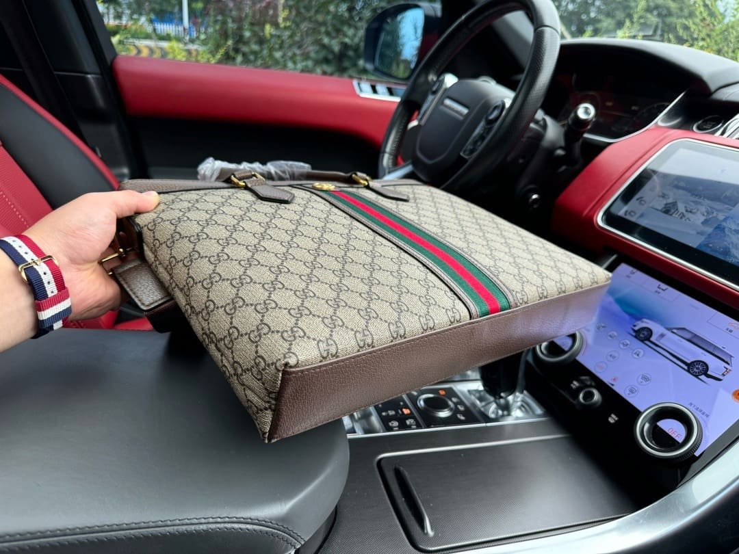 Gvc*1 briefcase