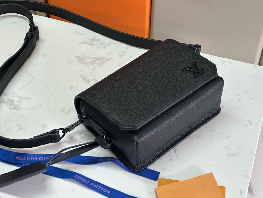 L0vis Vvtt0n M82085 Fastline Wearable Wallet