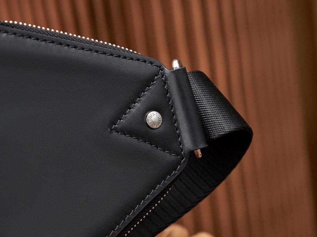L0vis Vvtt0n M46327 Avenue Slingbag NM